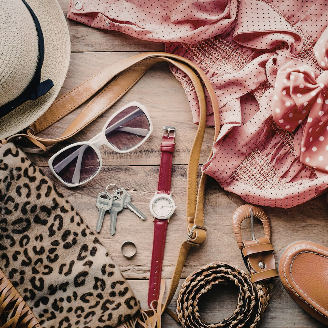Comment transformer une tenue simple en look fashion