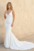 Robe de mariée blanche satinée coupe sirène à col V - Harana