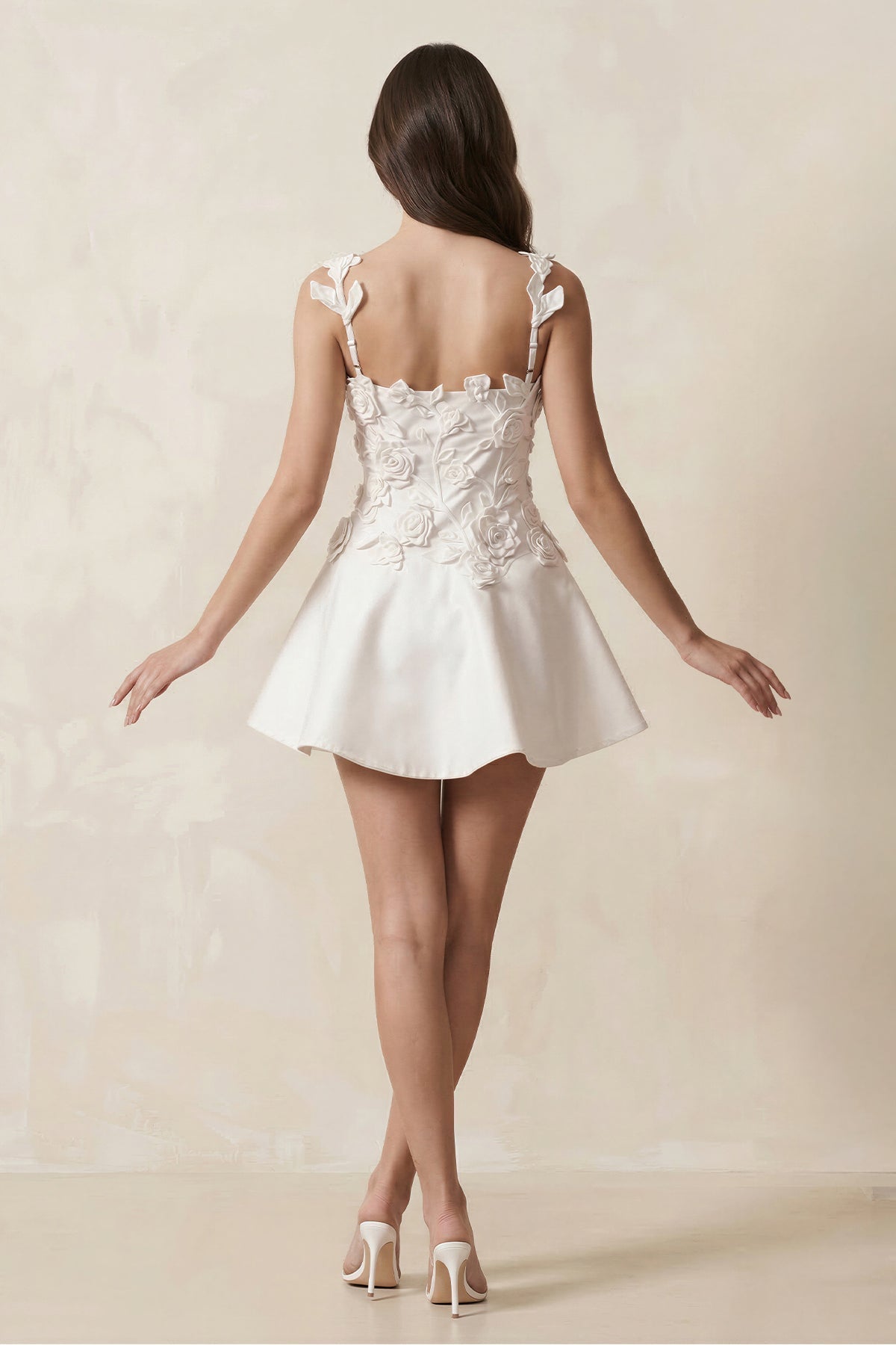 Robe de mariée blanche trapèze en satin sans manches fleurie - Harana