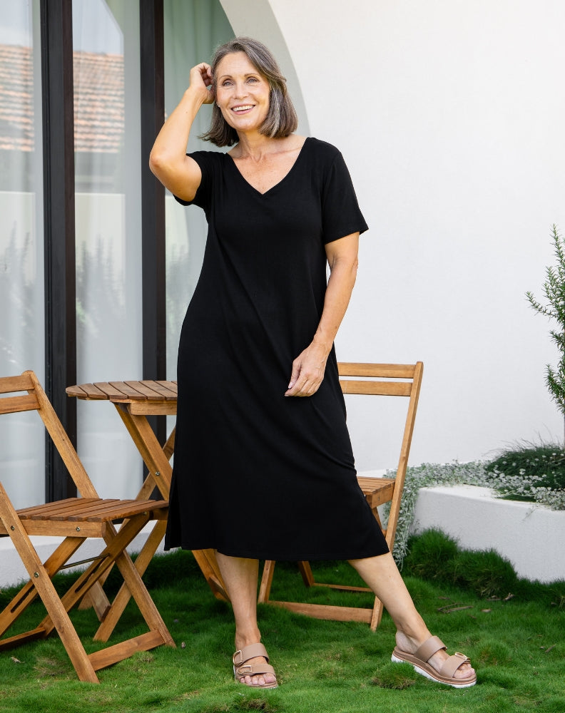 Robe midi noire fluide à fines bretelles - Harana