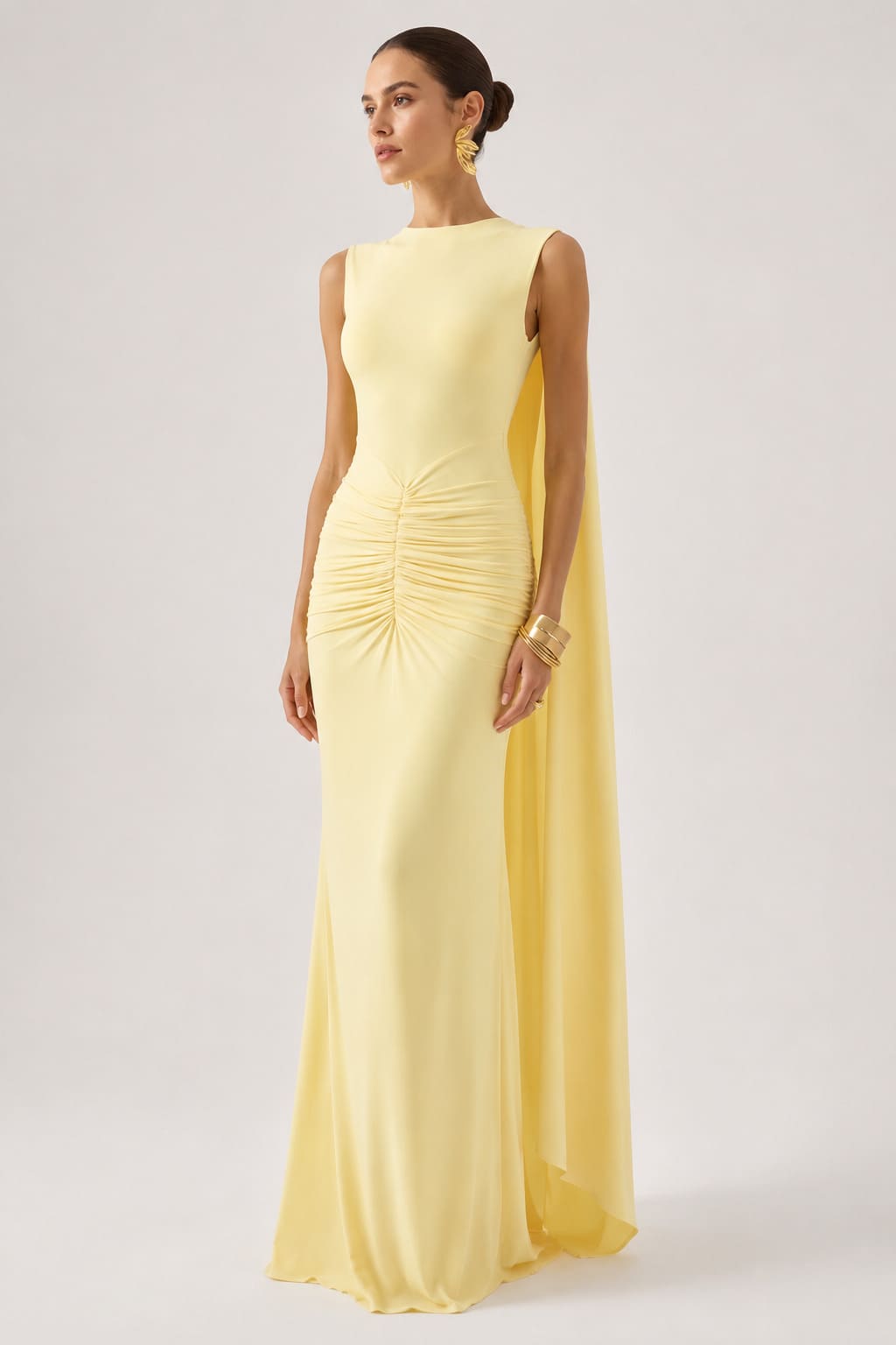 Robe longue citron à encolure bateau avec manches cape et dos ouvert - Harana