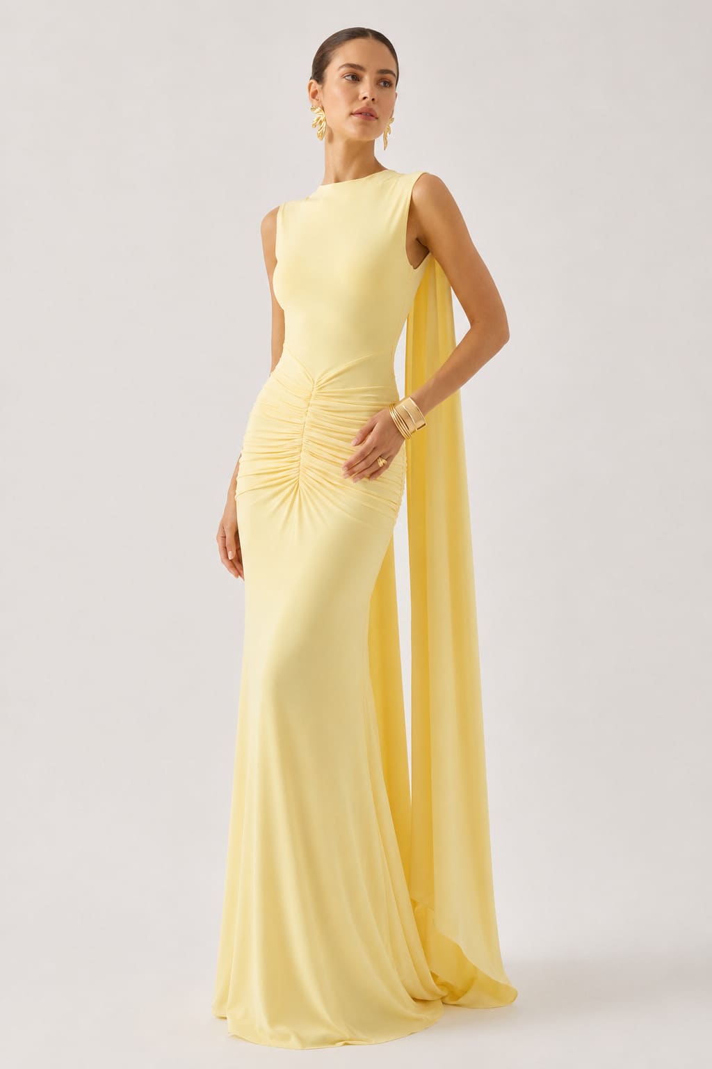Robe longue citron à encolure bateau avec manches cape et dos ouvert - Harana