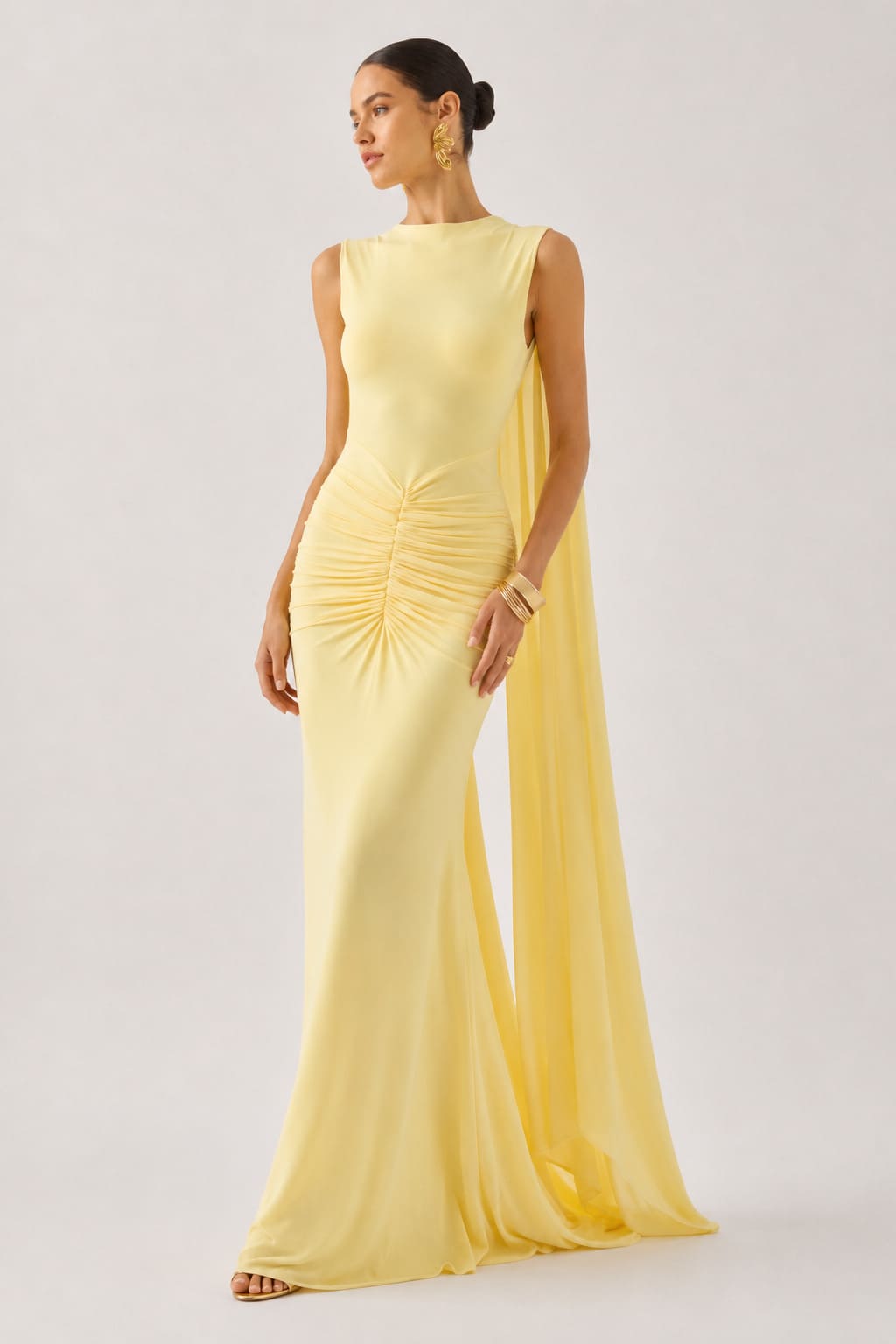 Robe longue citron à encolure bateau avec manches cape et dos ouvert - Harana