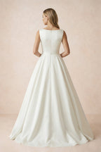 Robe de mariée ivoire longue sans manches satinée coupe trapèze - Harana