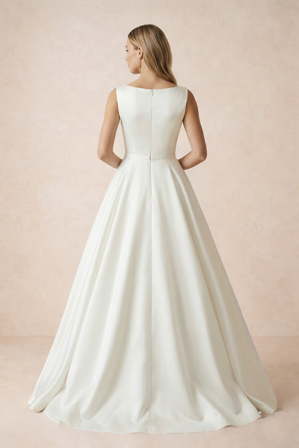Robe de mariée ivoire longue sans manches satinée coupe trapèze - Harana