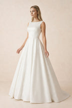 Robe de mariée ivoire longue sans manches satinée coupe trapèze - Harana