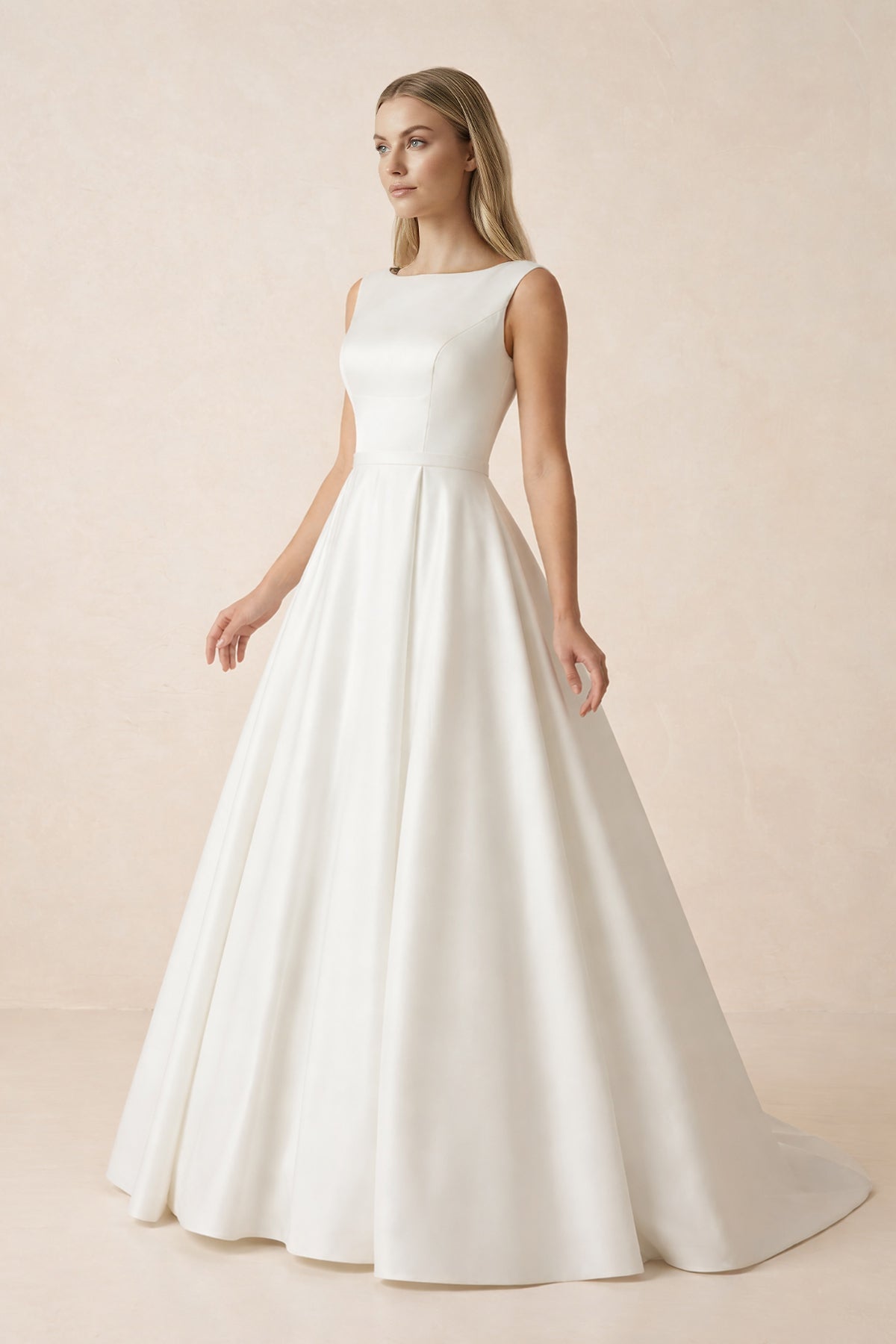 Robe de mariée ivoire longue sans manches satinée coupe trapèze - Harana