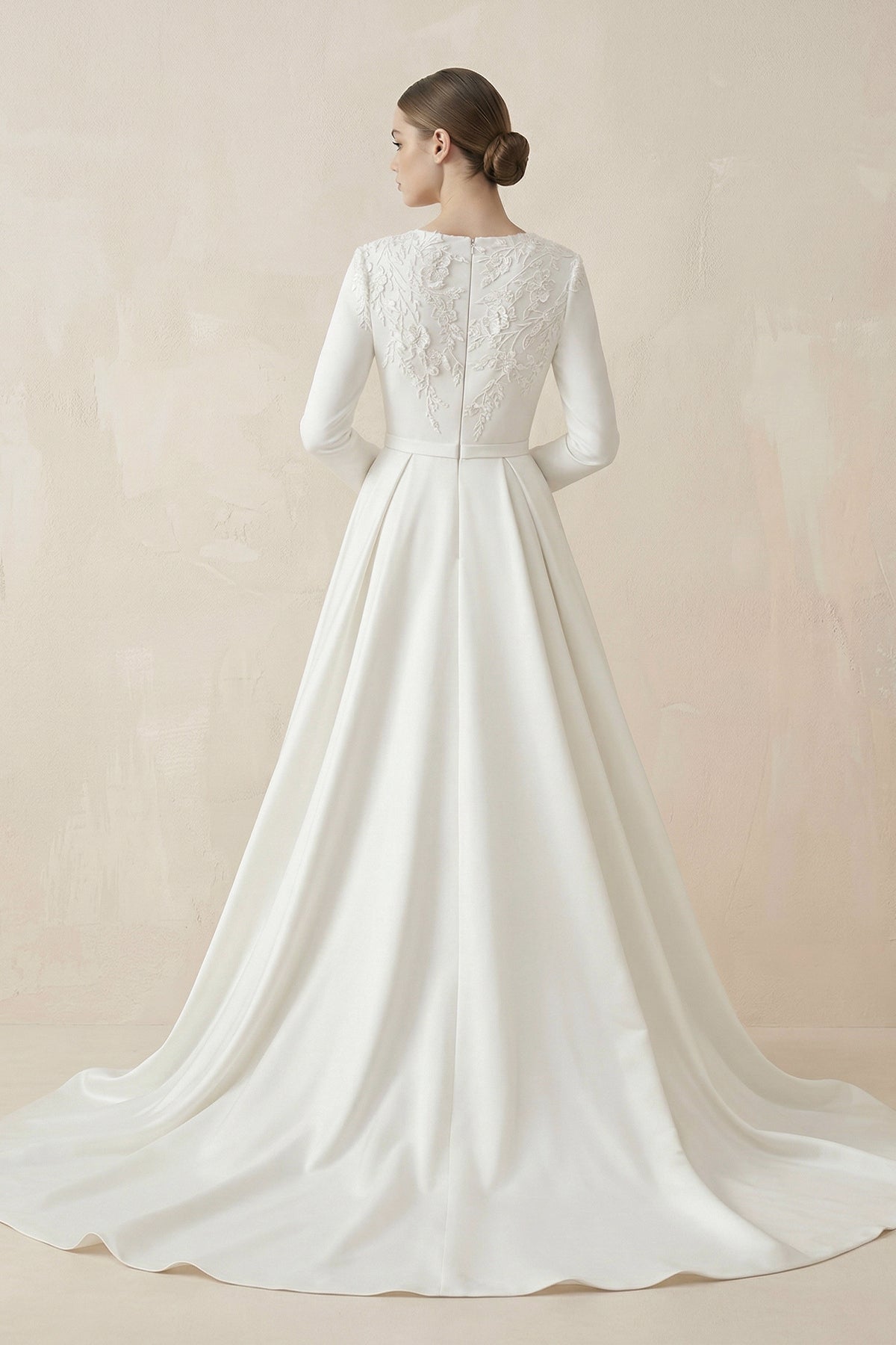 Robe de mariée blanche trapèze en satin manches longues - Harana