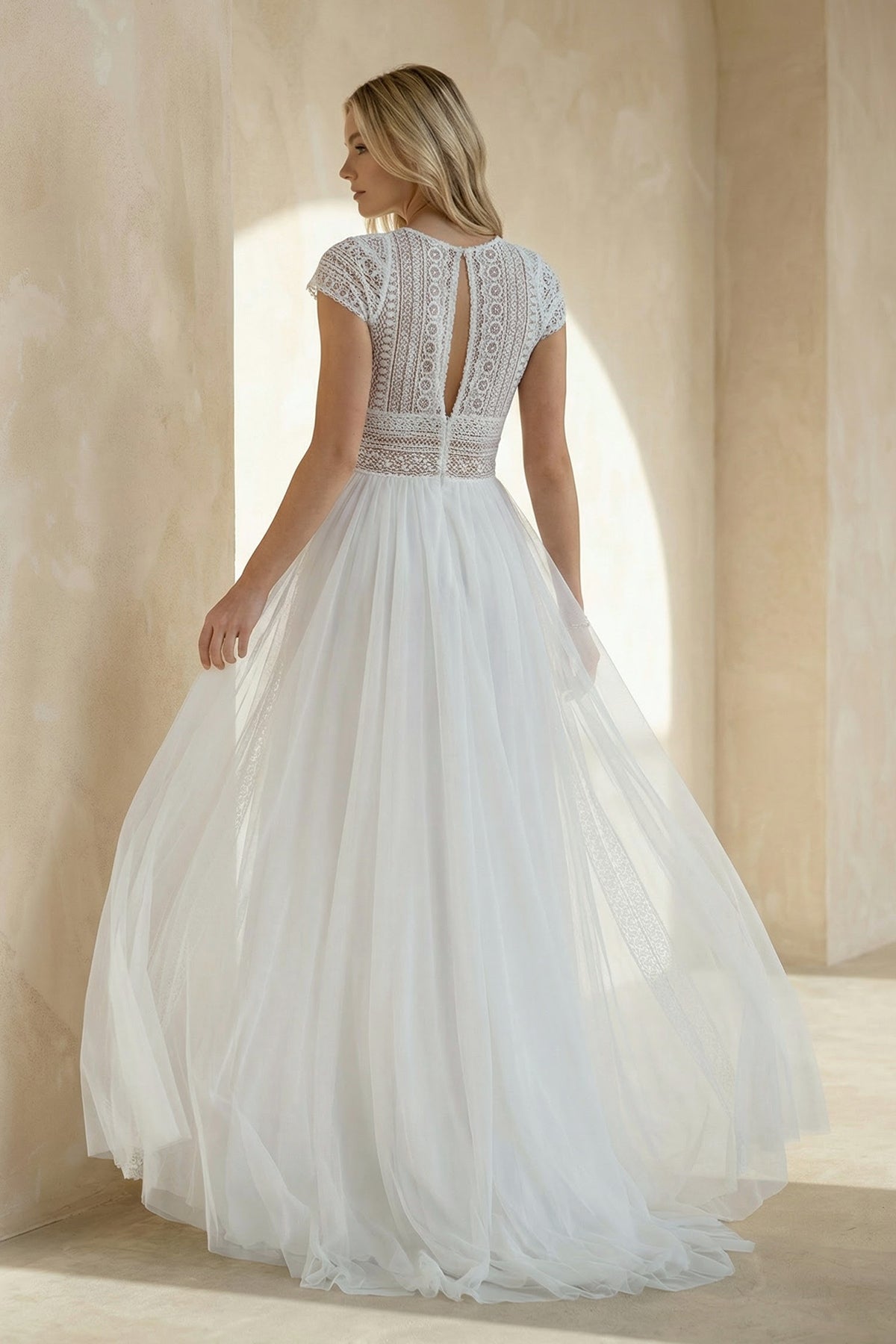 Robe de mariée blanche trapèze dentelle manches courtes - Harana