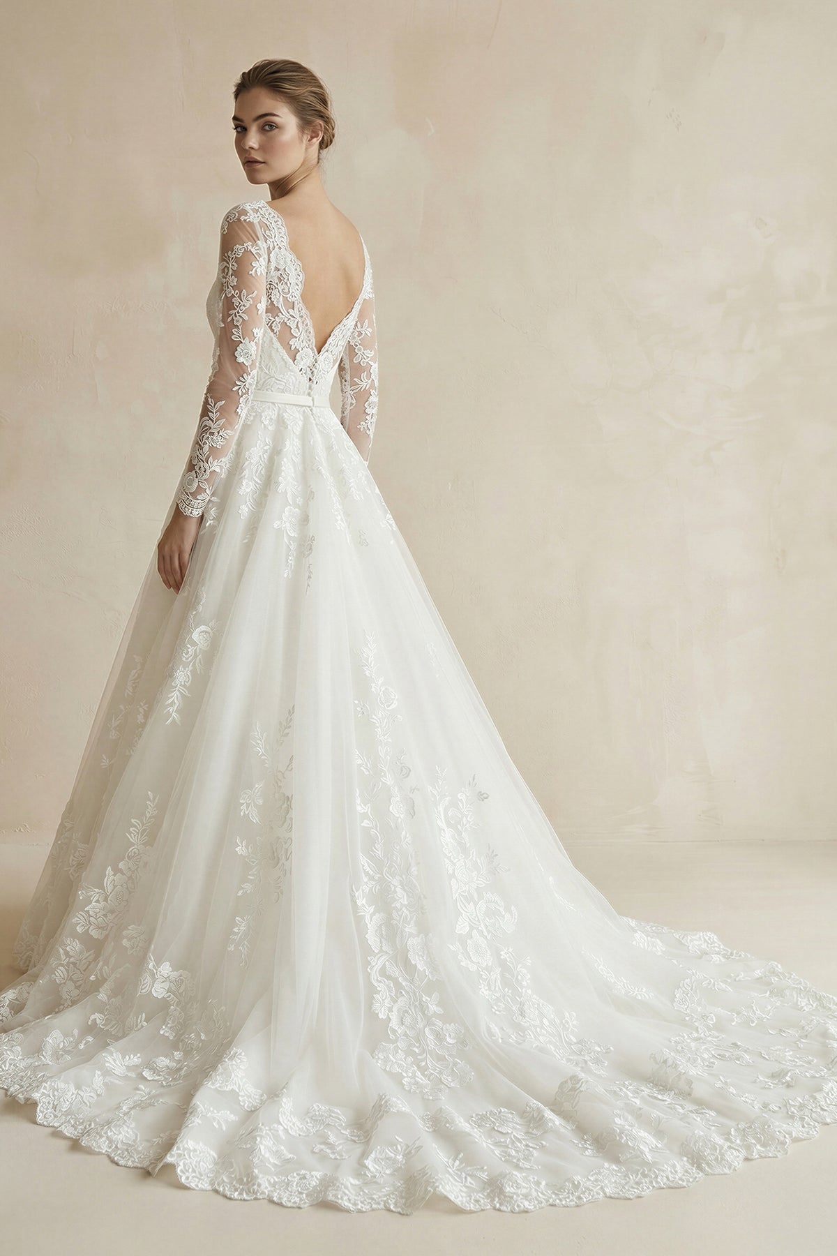 Robe de mariée ivoire longue manches longues avec nœud à dentelle - Harana