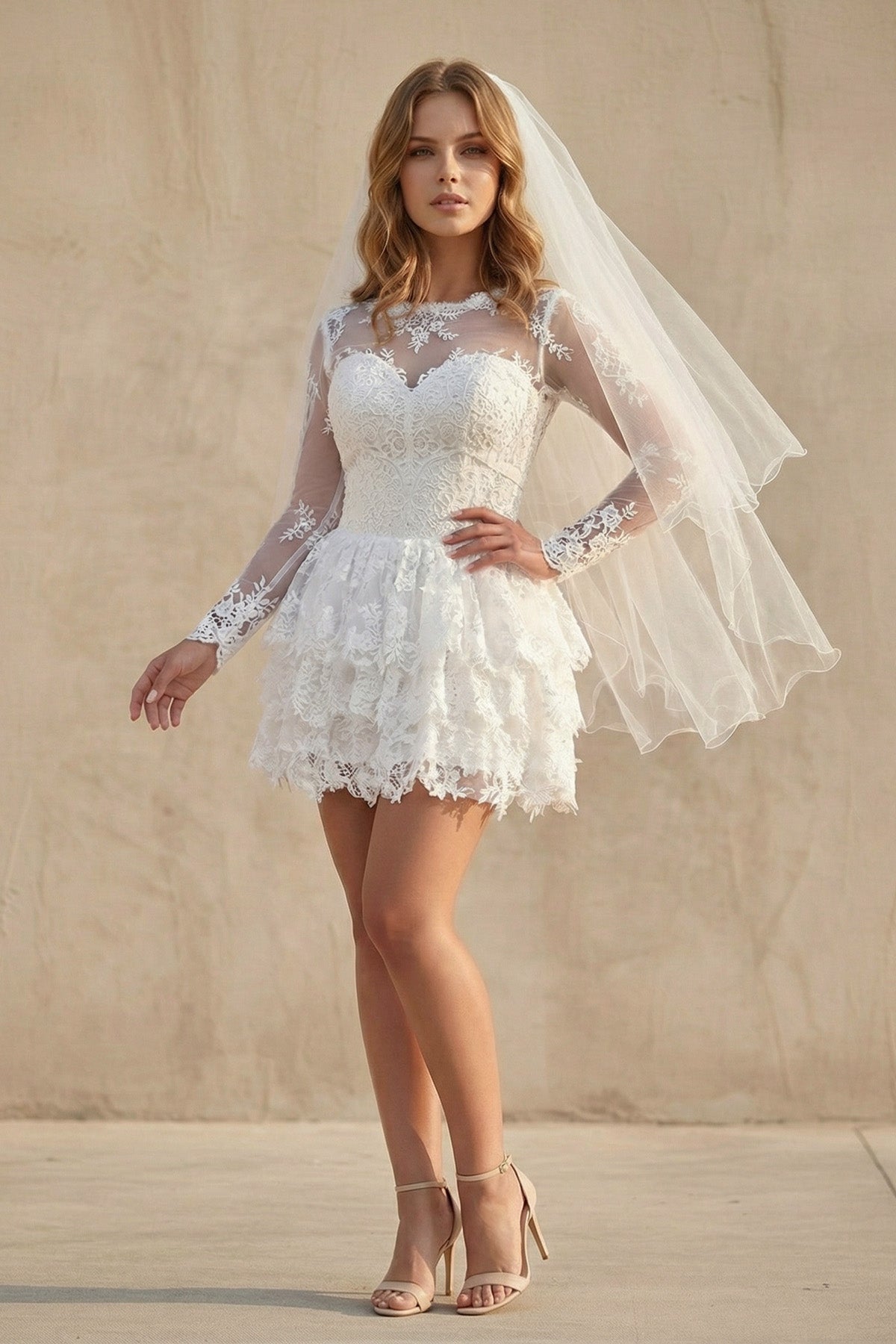 Robe de mariée courte ivoire en dentelle à manches longues dos nu - Harana