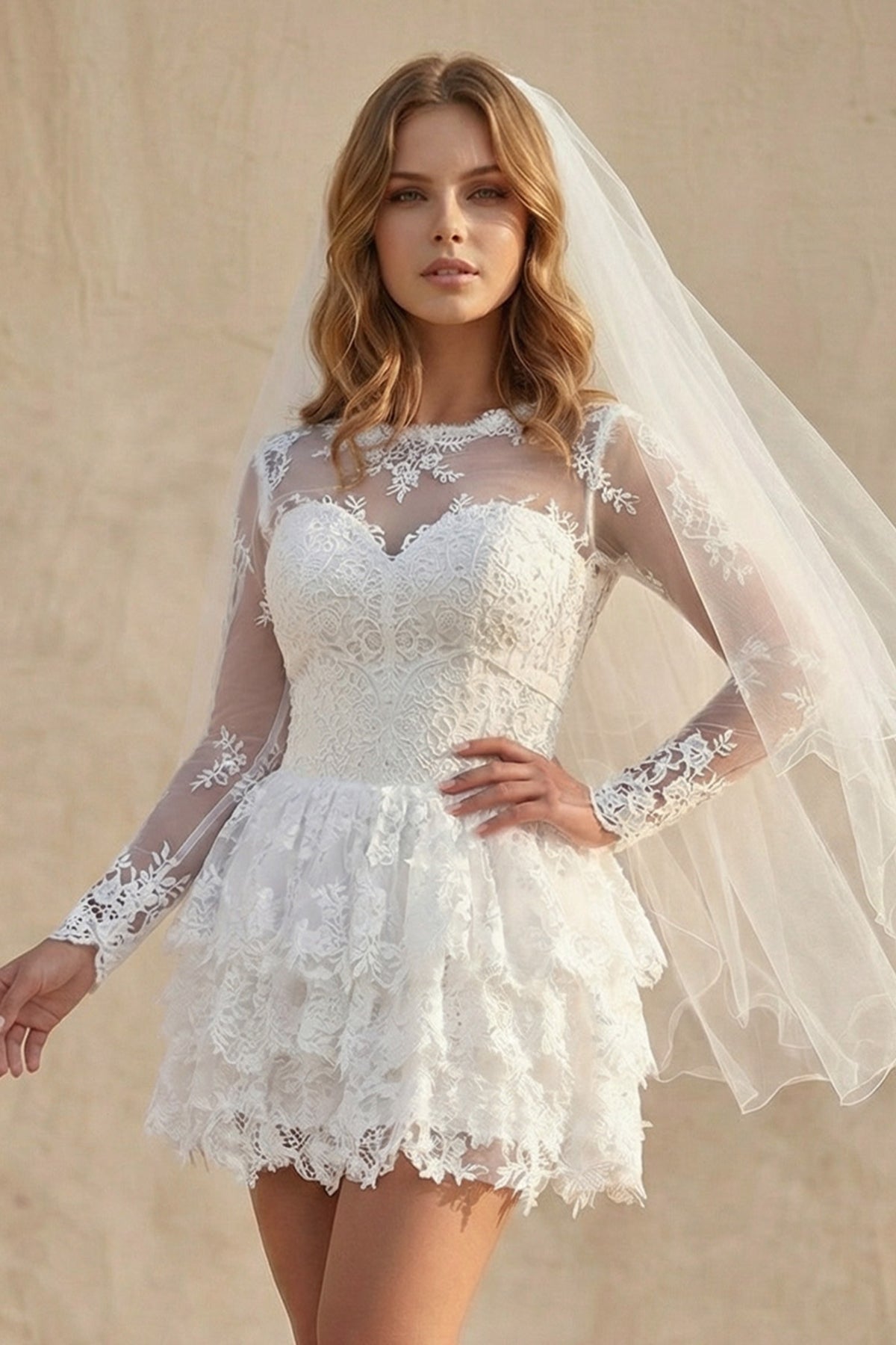 Robe de mariée courte ivoire en dentelle à manches longues dos nu - Harana