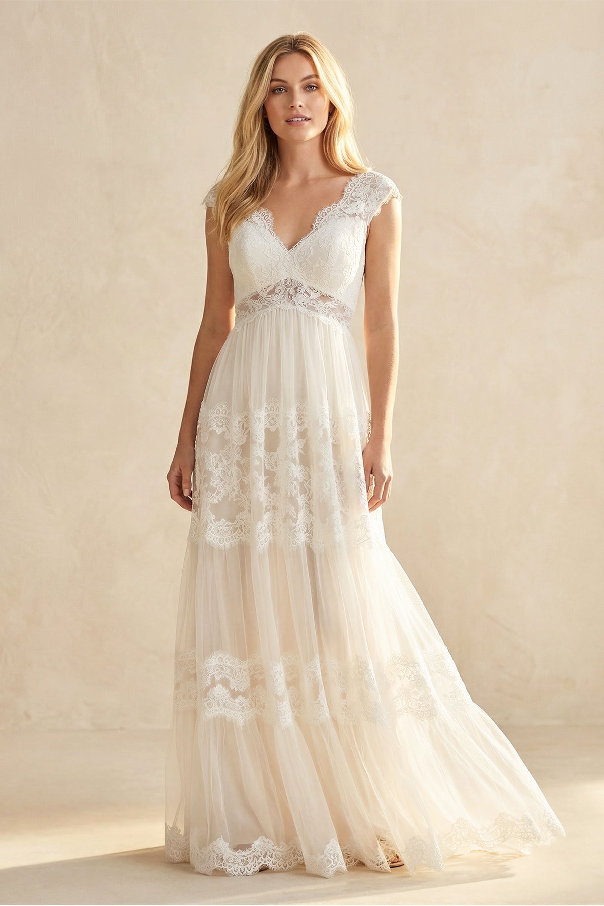 Robe de mariée ivoire trapèze en dentelle à col V sans manches - Harana