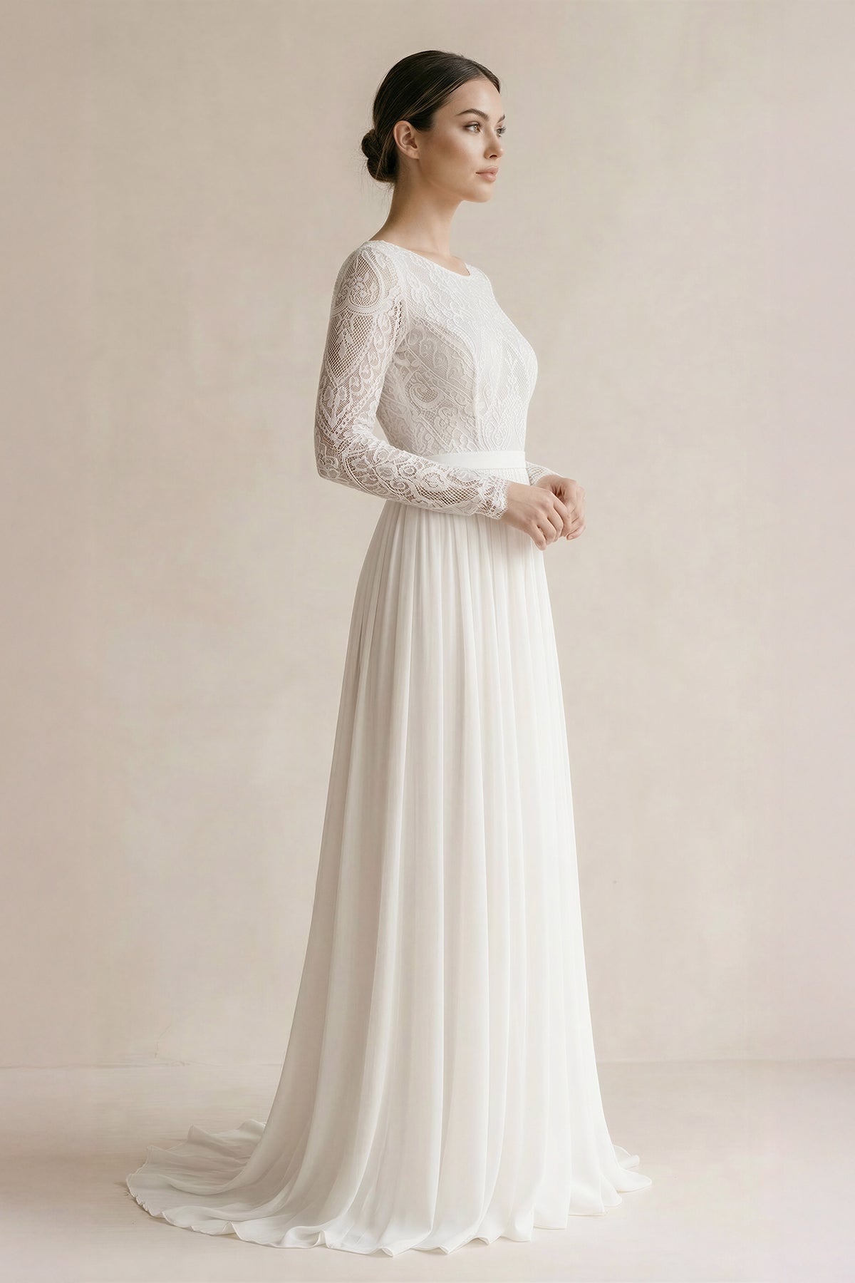 Robe de mariée ivoire trapèze en mousseline dos nu manches longues - Harana