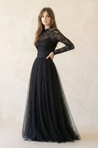 Robe de mariée noire trapèze en dentelle manches longues effet illusion - Harana