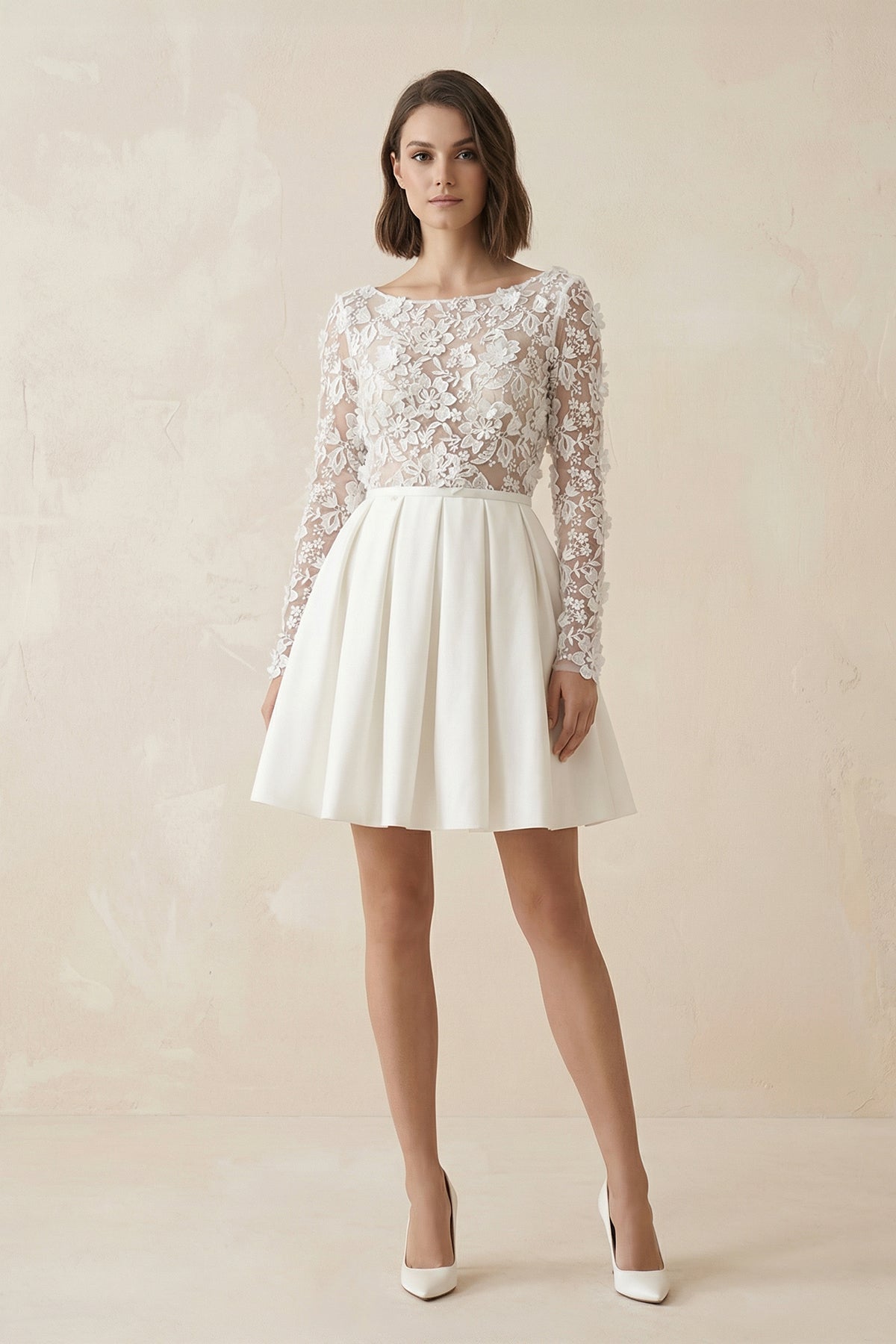 Robe de mariée ivoire trapèze en satin manches longues à appliqués - Harana