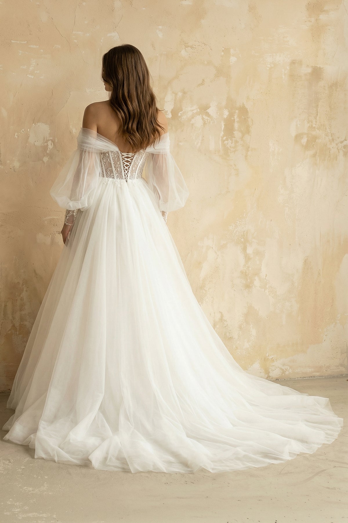 Robe de mariée ivoire longue à épaules dénudées manches longues à dentelle - Harana
