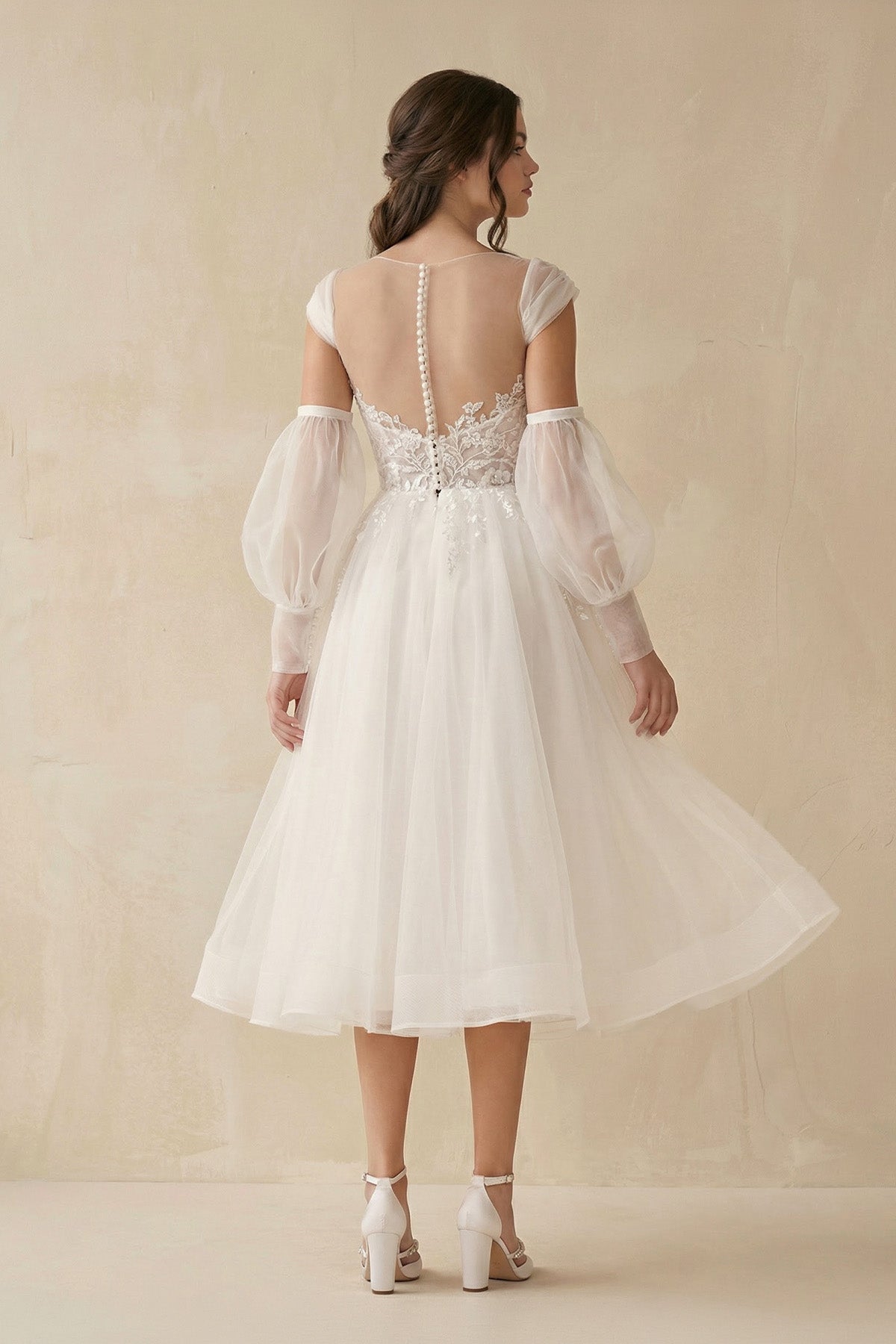 Robe de mariée ivoire trapèze en dentelle à col V manches longues - Harana