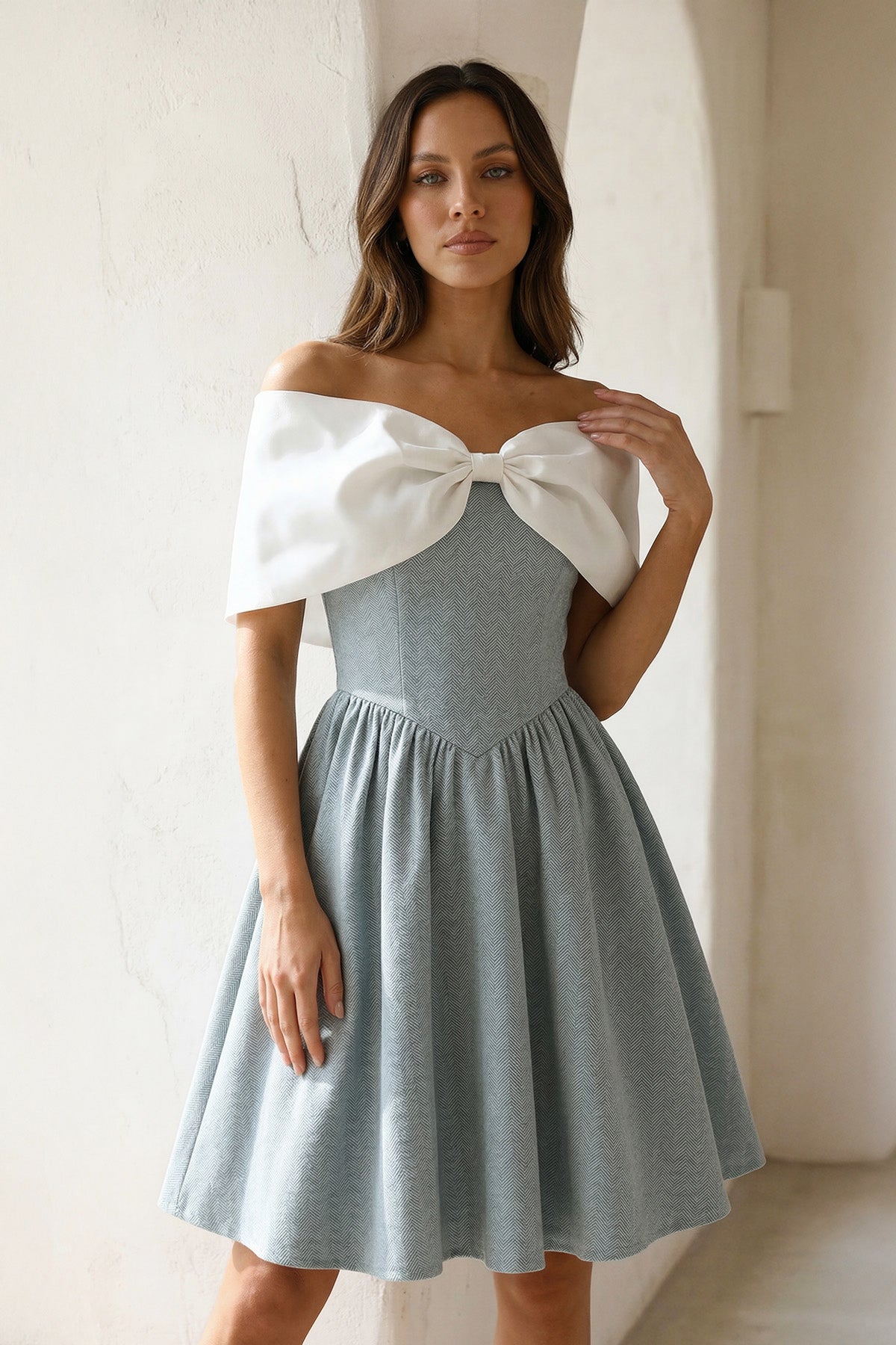 Robe courte coupe trapèze avec nœud - Harana