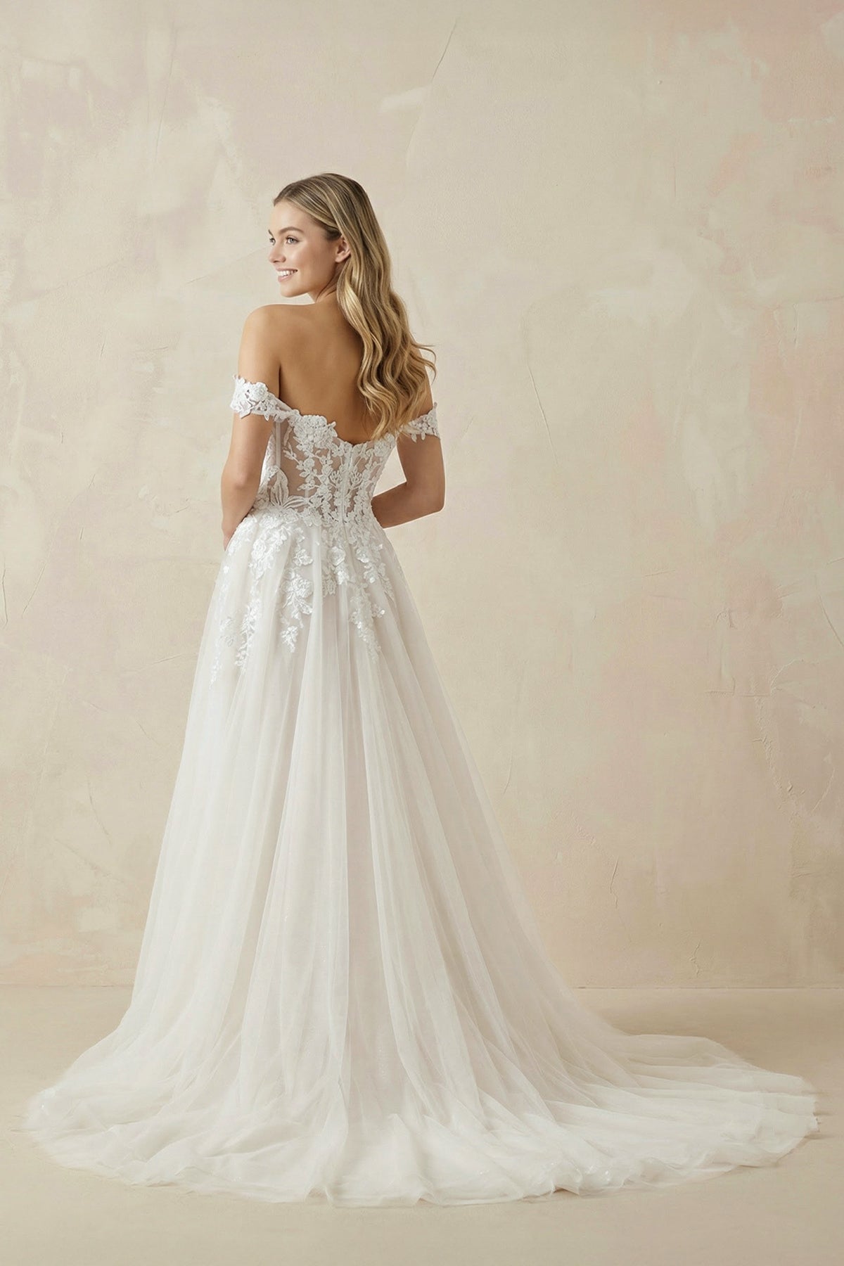 Robe de mariée ivoire longue à épaules dénudées en tulle coupe trapèze - Harana