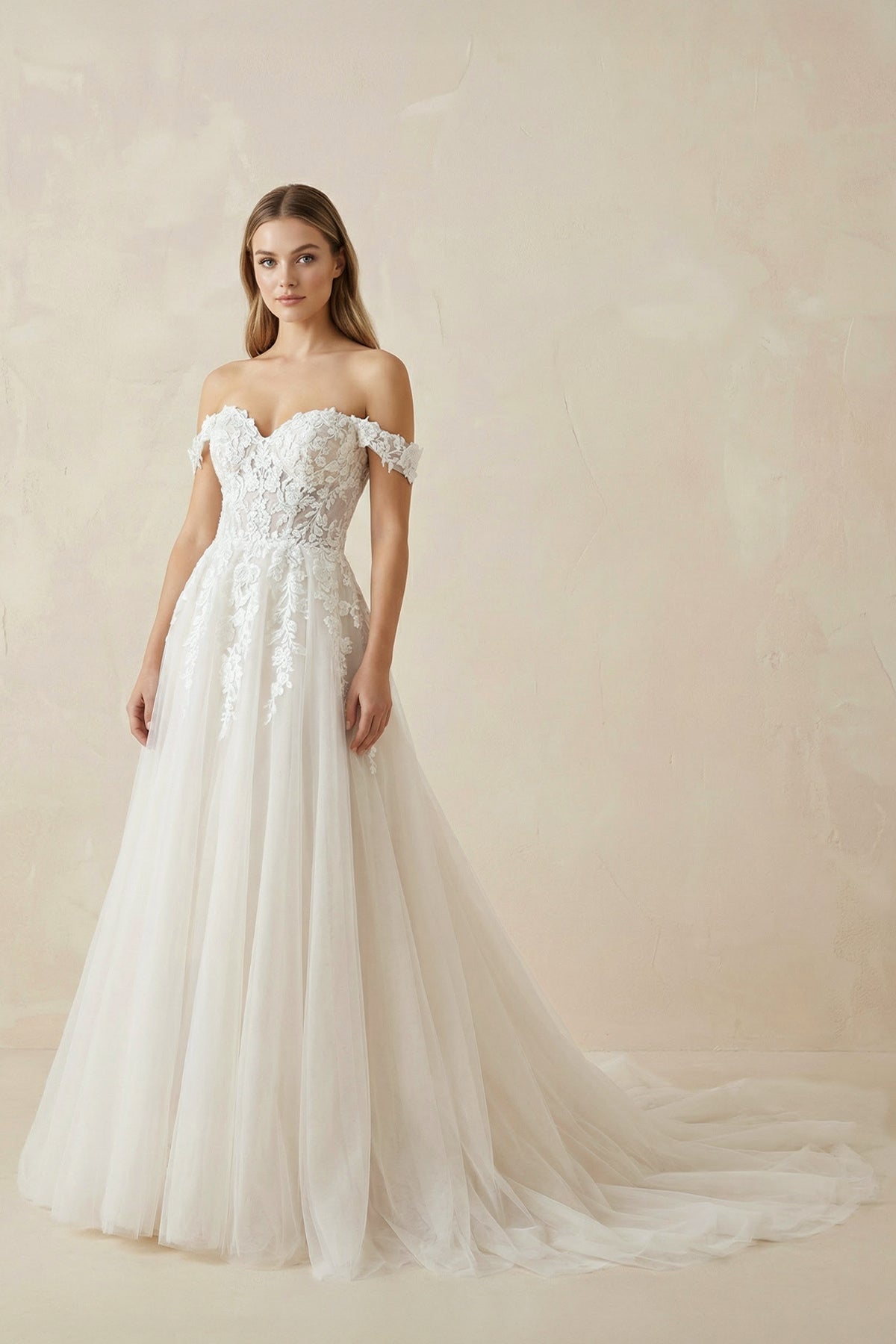 Robe de mariée ivoire longue à épaules dénudées en tulle coupe trapèze - Harana