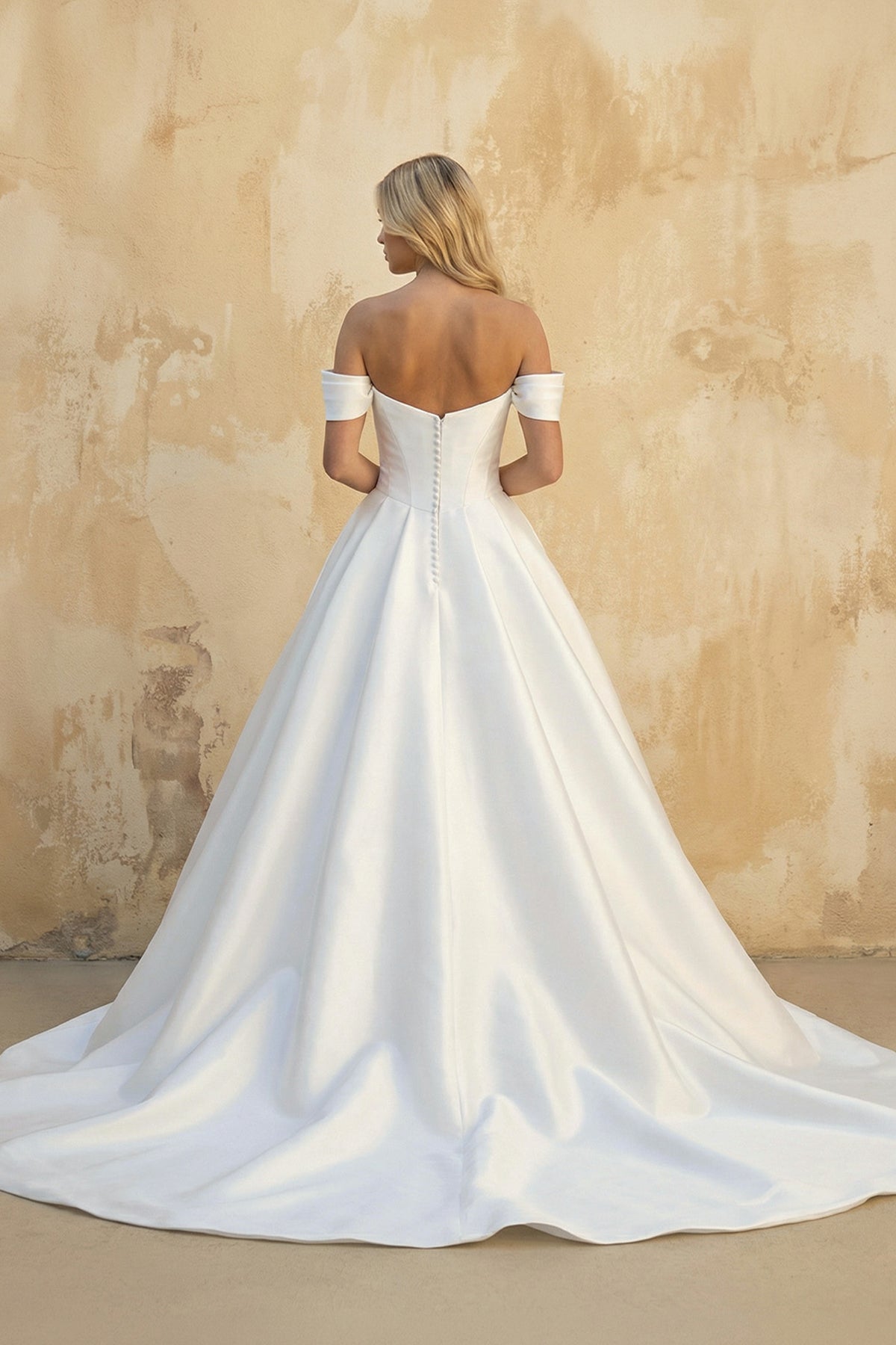 Robe de mariée blanc longue à épaules dénudées à fines bretelles à corset - Harana