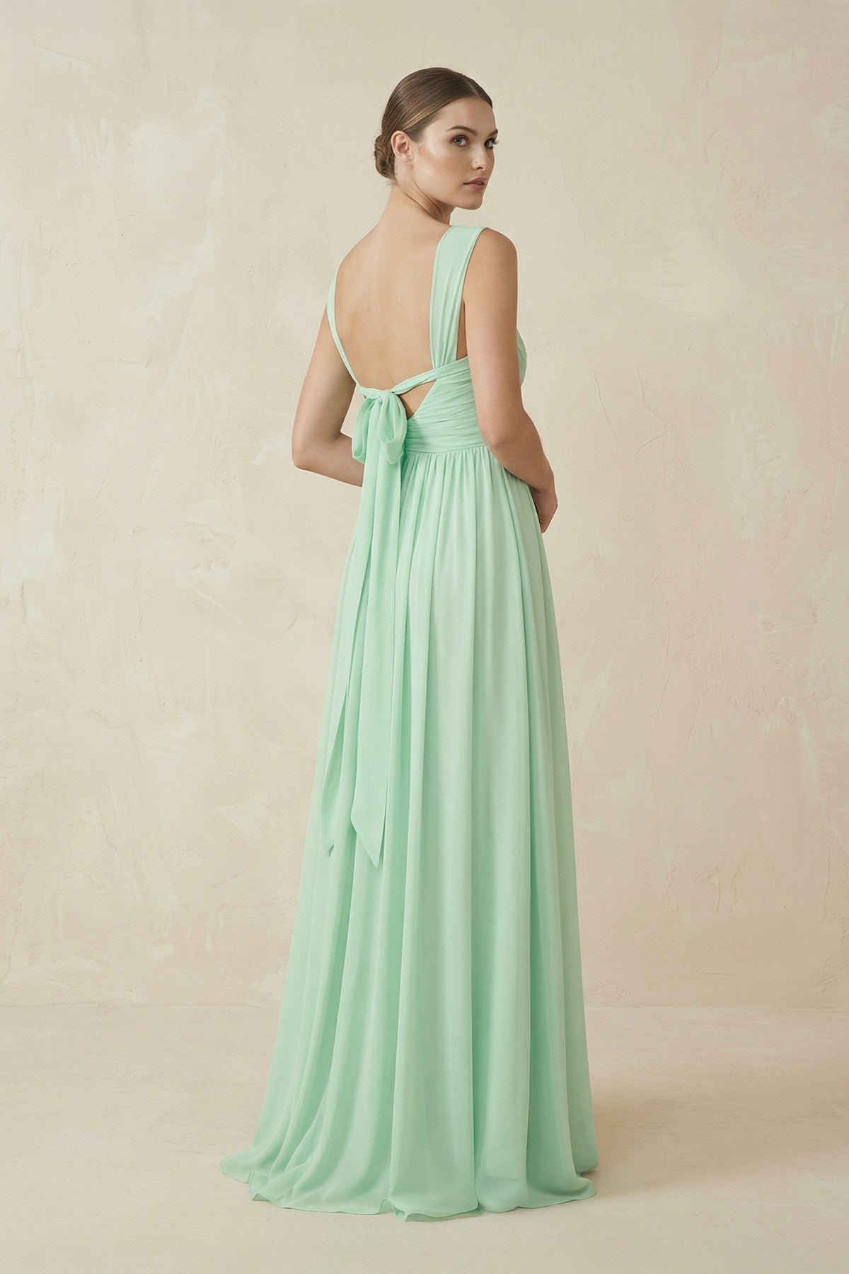 Robe demoiselle d’honneur pale pistachio longue col V sans manches avec fente - Harana