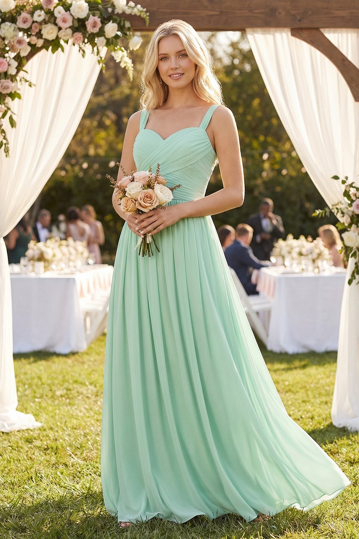 Robe demoiselle d’honneur pale pistachio longue sans manches plissée en mousseline - Harana