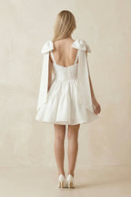Robe de mariée courte blanc satinée sans manches à corset - Harana