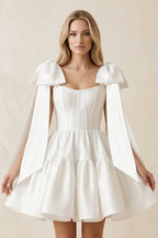 Robe de mariée courte blanc satinée sans manches à corset - Harana
