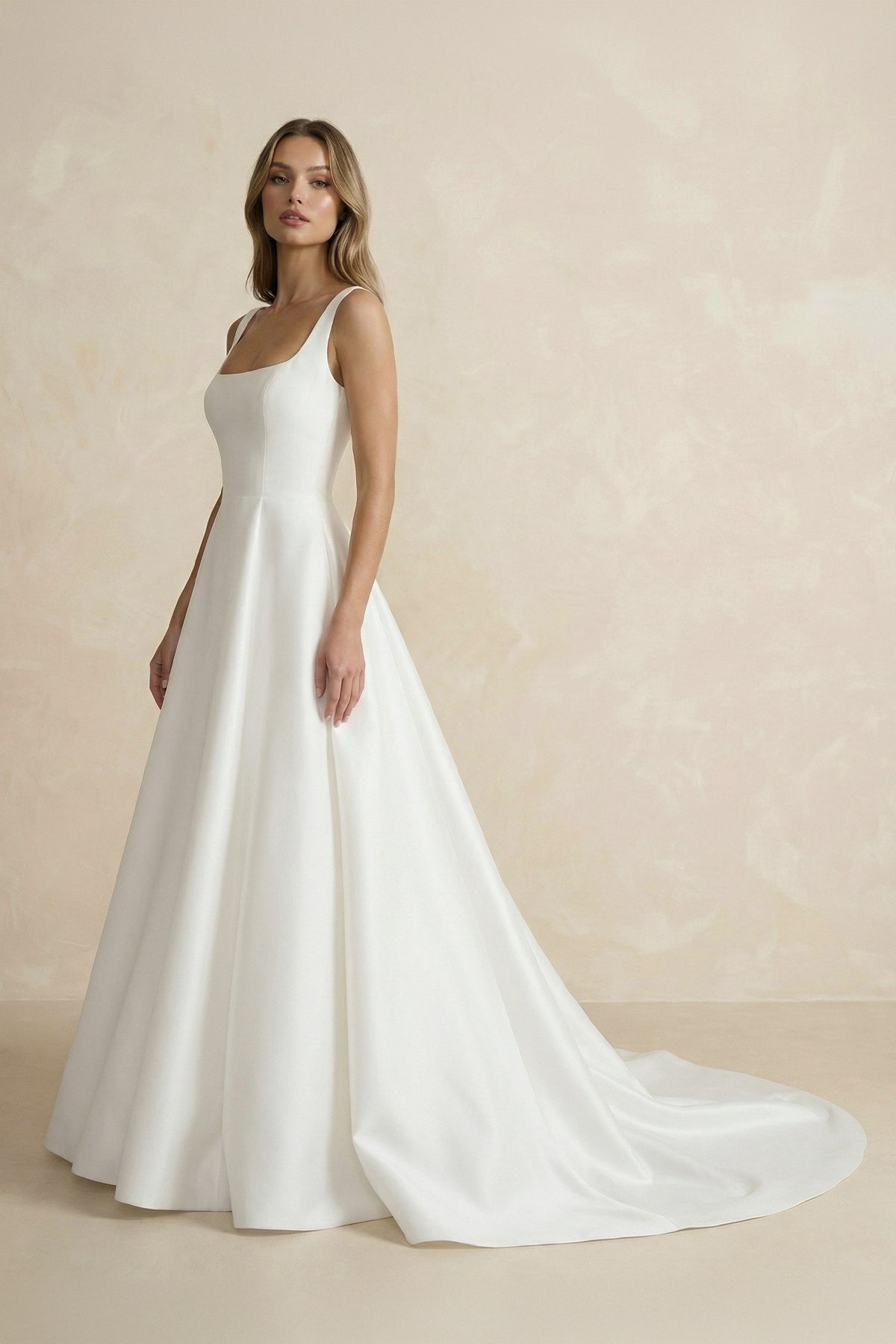 Robe de mariée ivoire trapèze en satin sans manches col carré - Harana