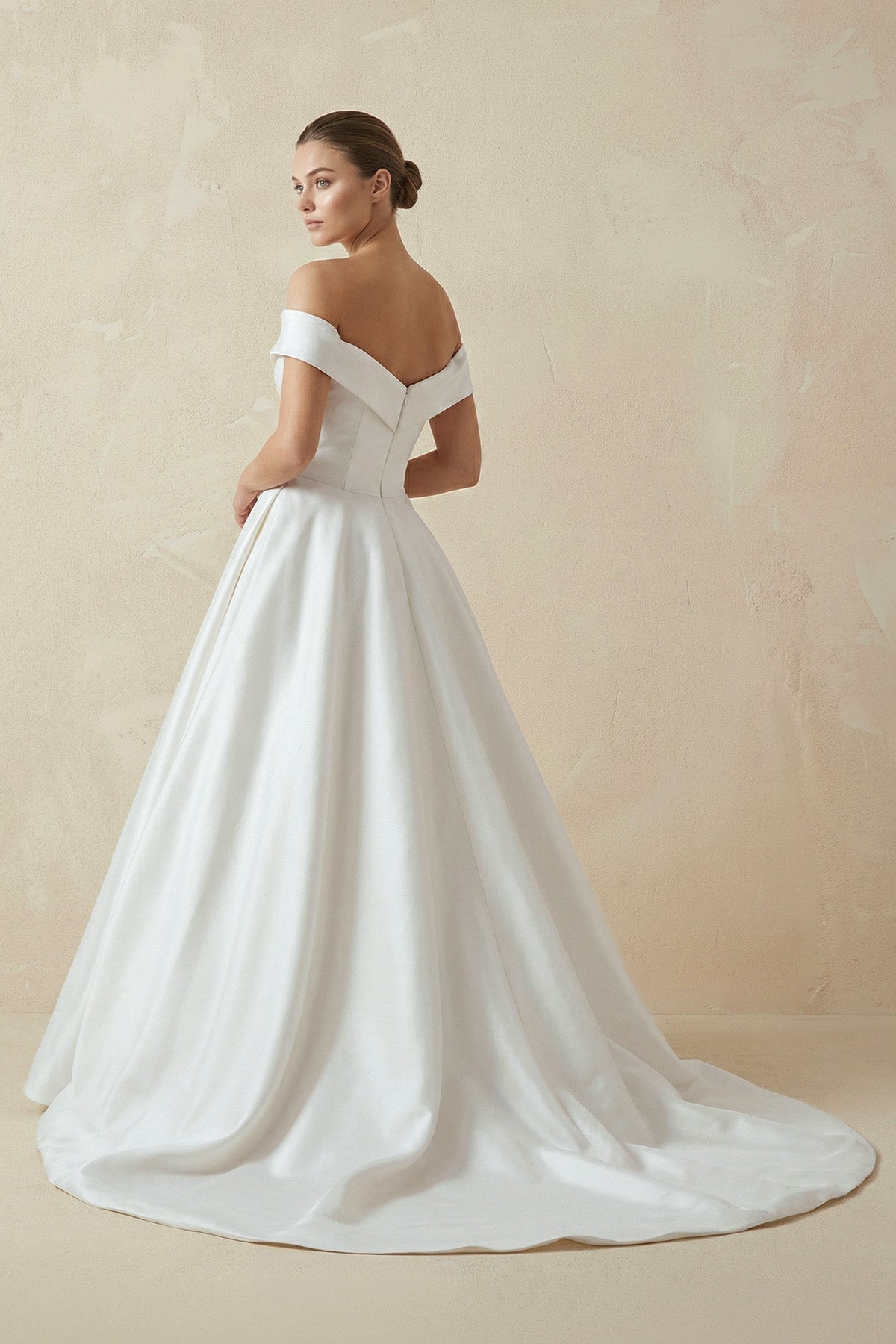Robe de mariée blanc longue à épaules dénudées satinée coupe trapèze - Harana