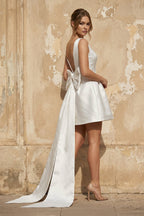 Robe de mariée blanche trapèze satinée col V sans manches avec nœud - Harana