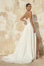 Robe de mariée blanche trapèze en satin bustier décolleté cœur - Harana