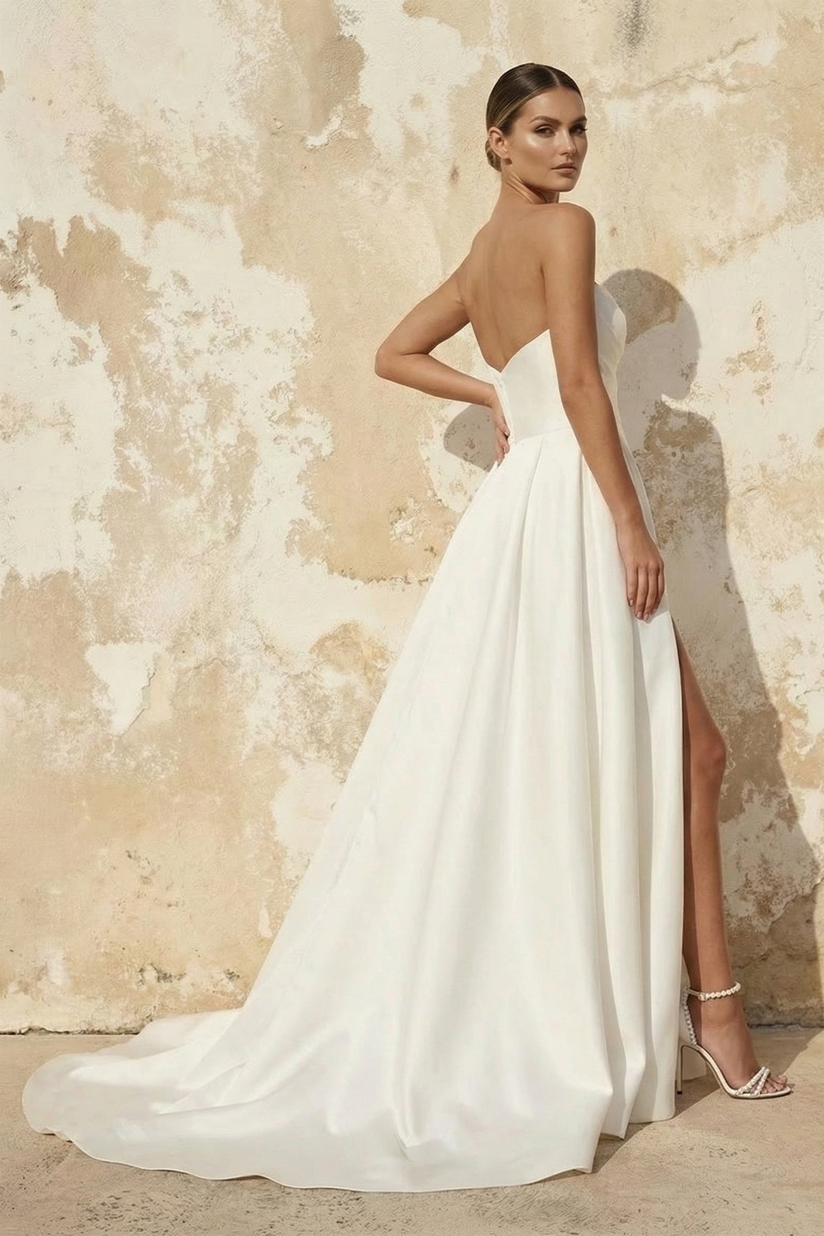 Robe de mariée blanche trapèze en satin bustier décolleté cœur - Harana