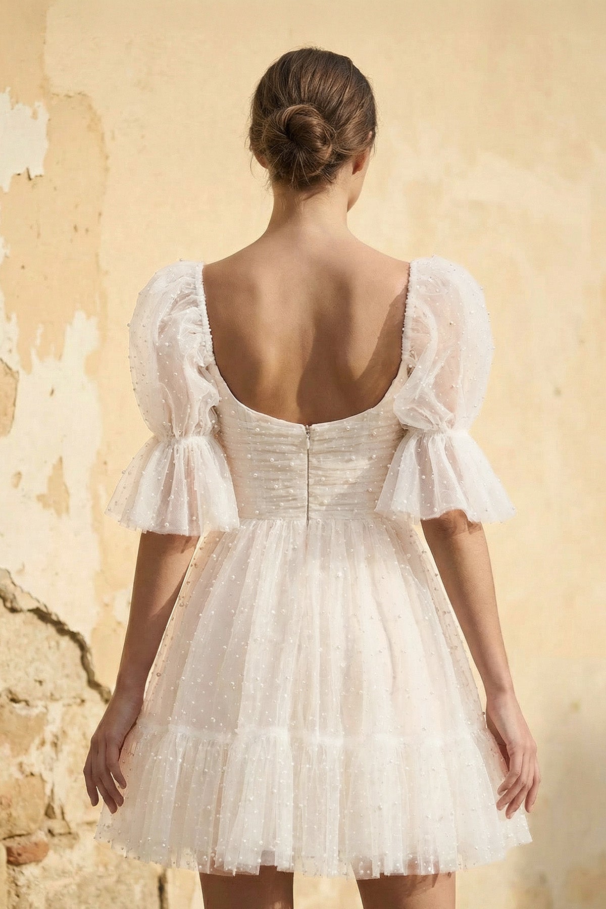 Robe de mariée blanche et nude trapèze en tulle manches courtes col - Harana