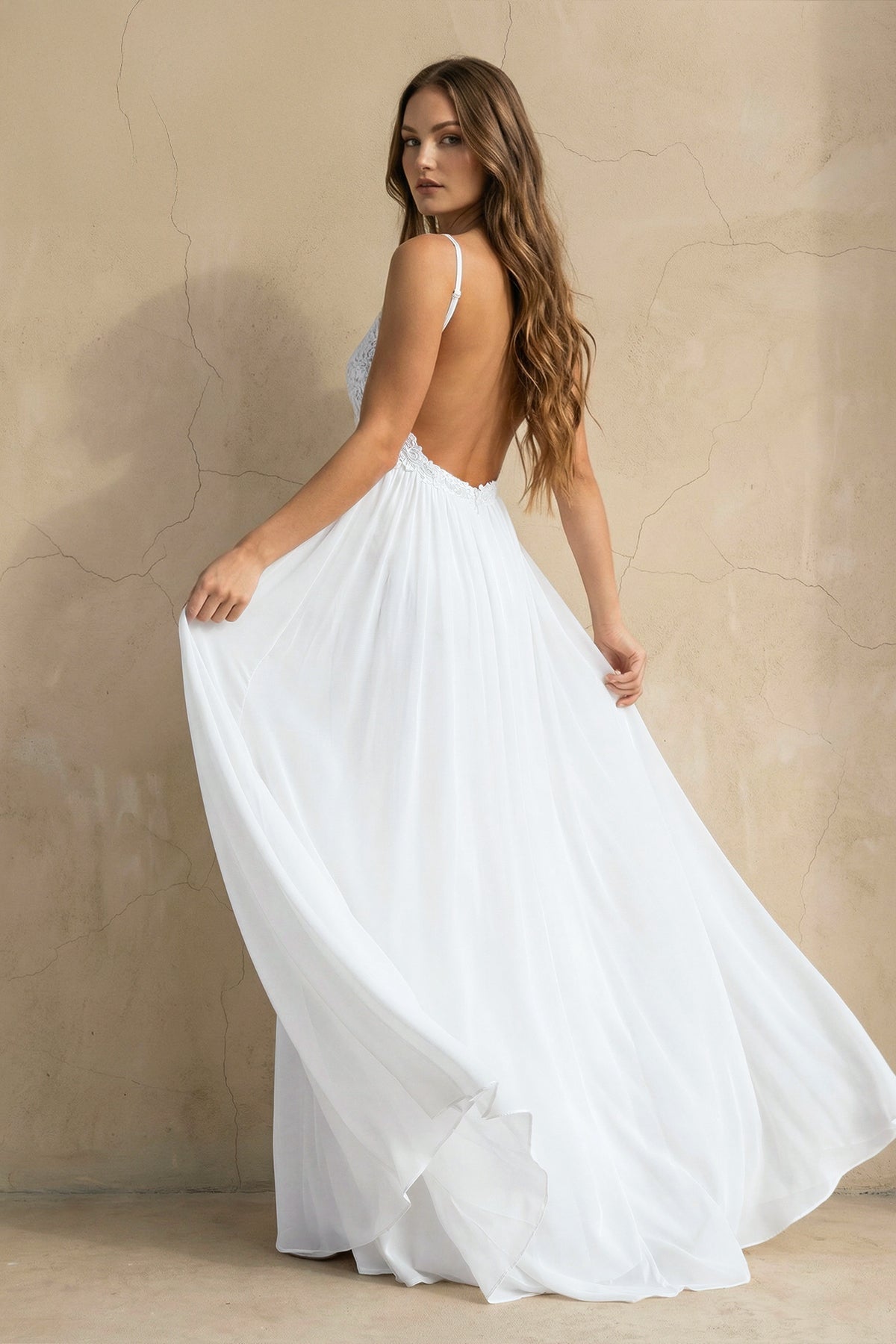 Robe de mariée blanche trapèze dentelle à fines bretelles dos nu sans manches - Harana