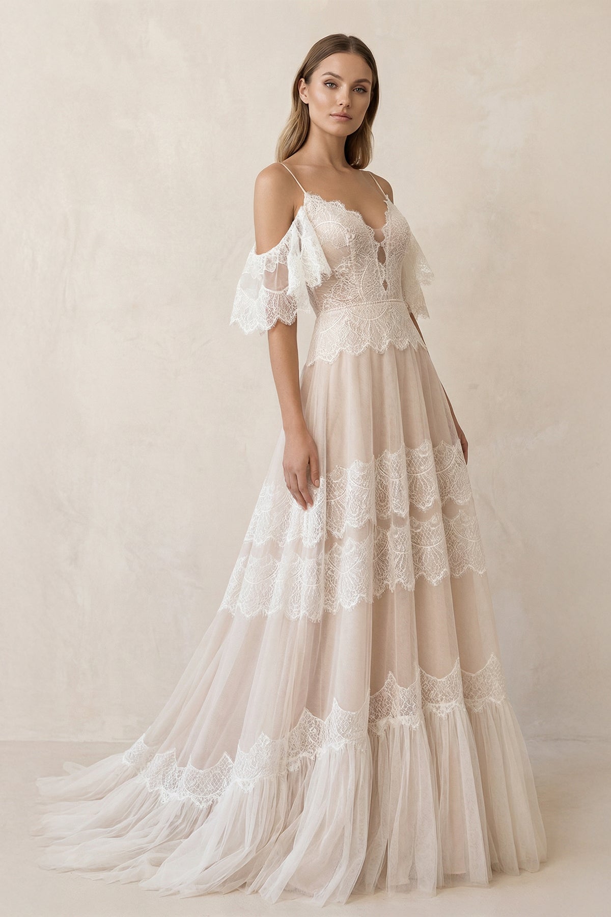 Robe de mariée blanche et nude trapèze en dentelle à épaules dénudées - Harana