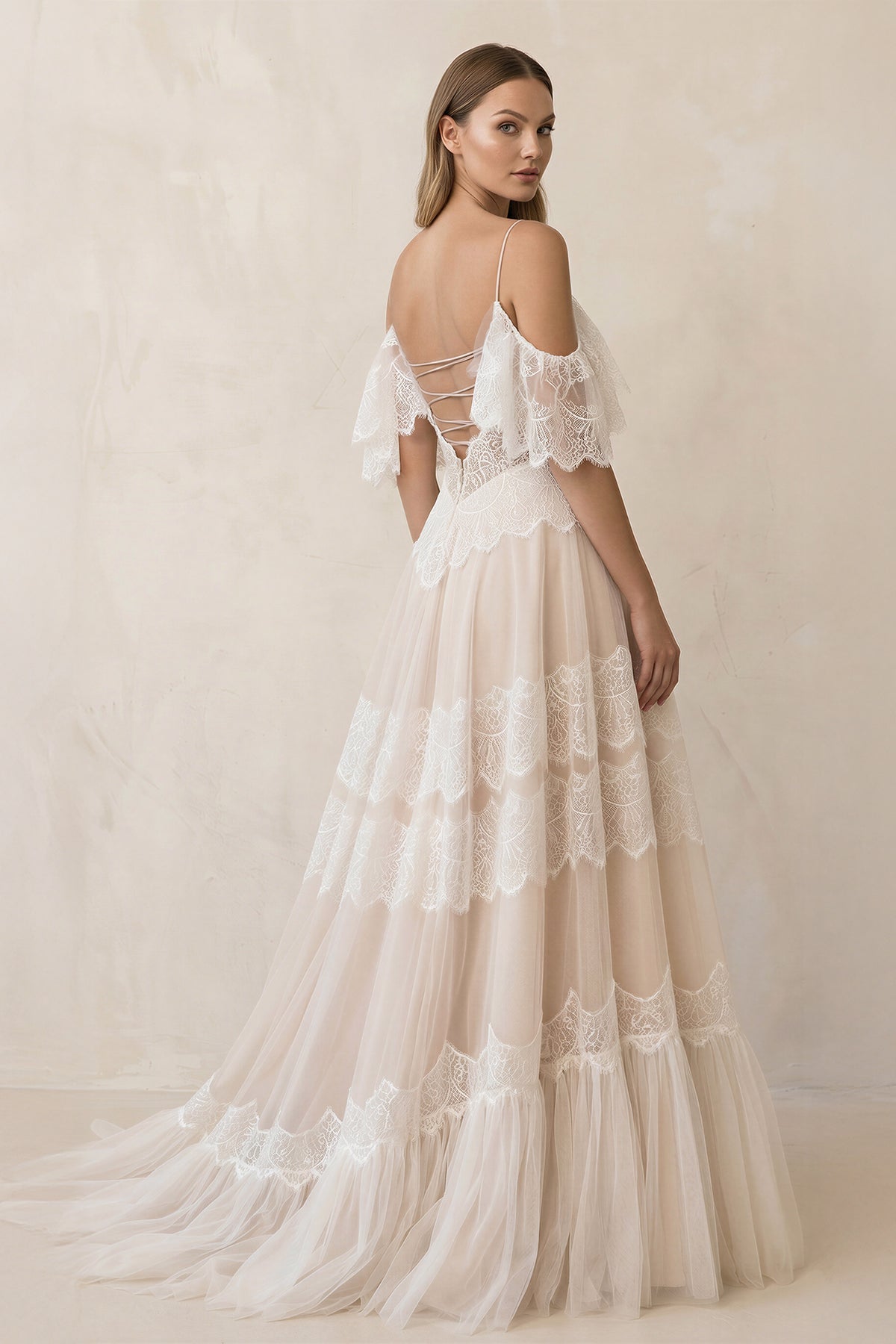 Robe de mariée blanche et nude trapèze en dentelle à épaules dénudées - Harana