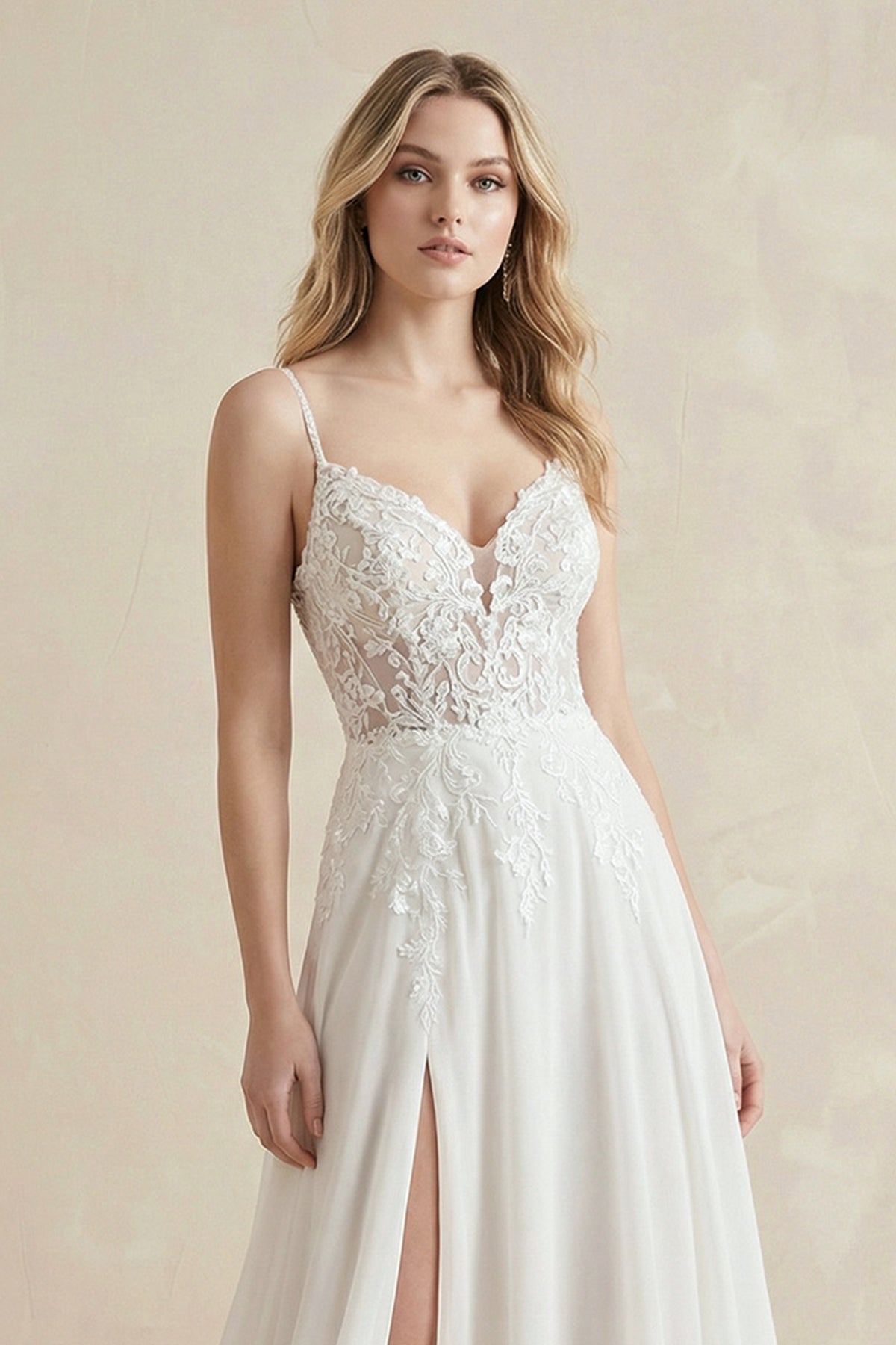 Robe de mariée ivoire trapèze dentelle à fines bretelles col V avec fente - Harana