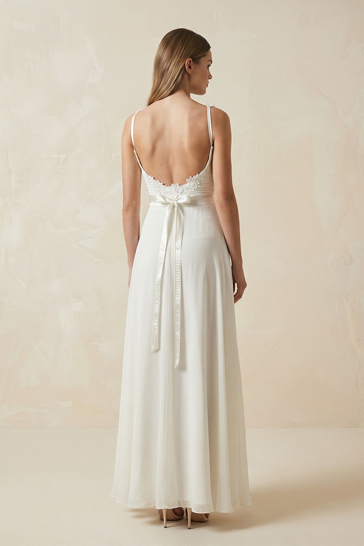 Robe de mariée blanche trapèze mousseline à fines bretelles dos nu sans manches - Harana
