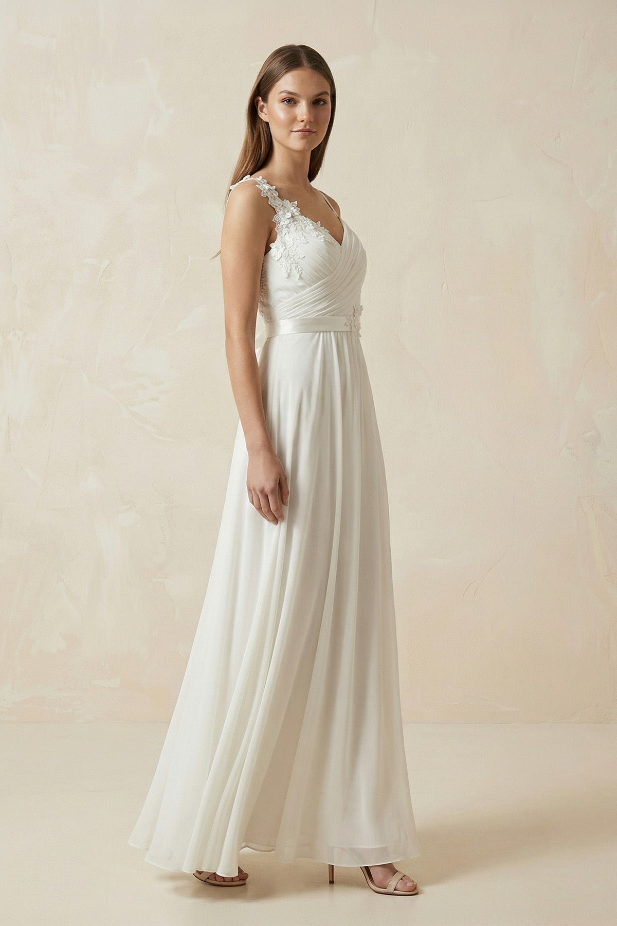 Robe de mariée blanche trapèze mousseline à fines bretelles dos nu sans manches - Harana