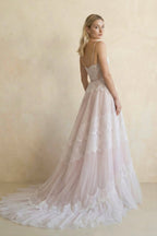 Robe de mariée blanche et nude trapèze en dentelle à fines bretelles - Harana
