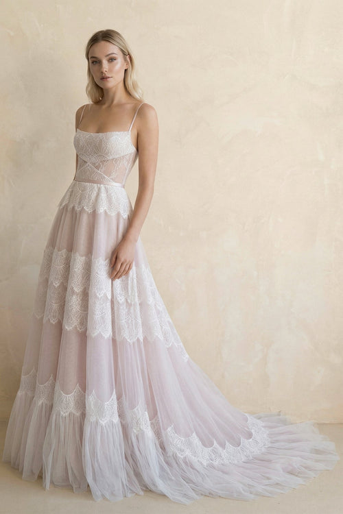 Robe de mariée blanche et nude trapèze en dentelle à fines bretelles - Harana