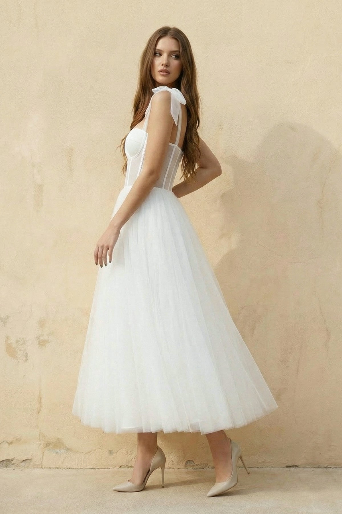 Robe de mariée blanche trapèze en tulle à fines bretelles sans manches - Harana