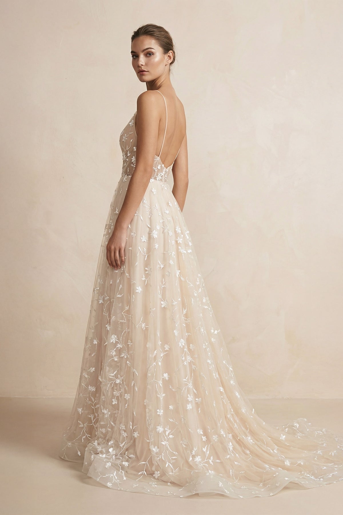 Robe de mariée champagne trapèze en dentelle dos nu à fines bretelles - Harana