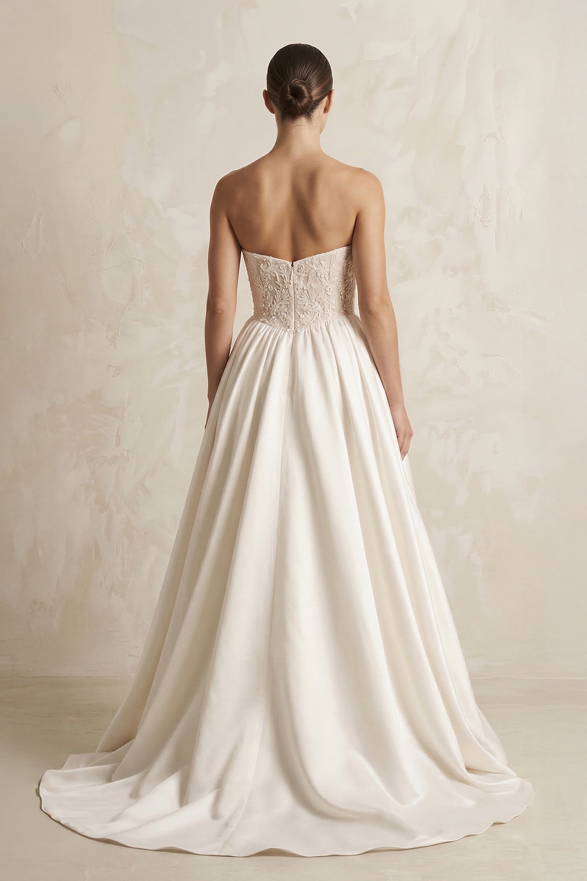 Robe de mariée ivoire trapèze en satin bustier sans manches - Harana