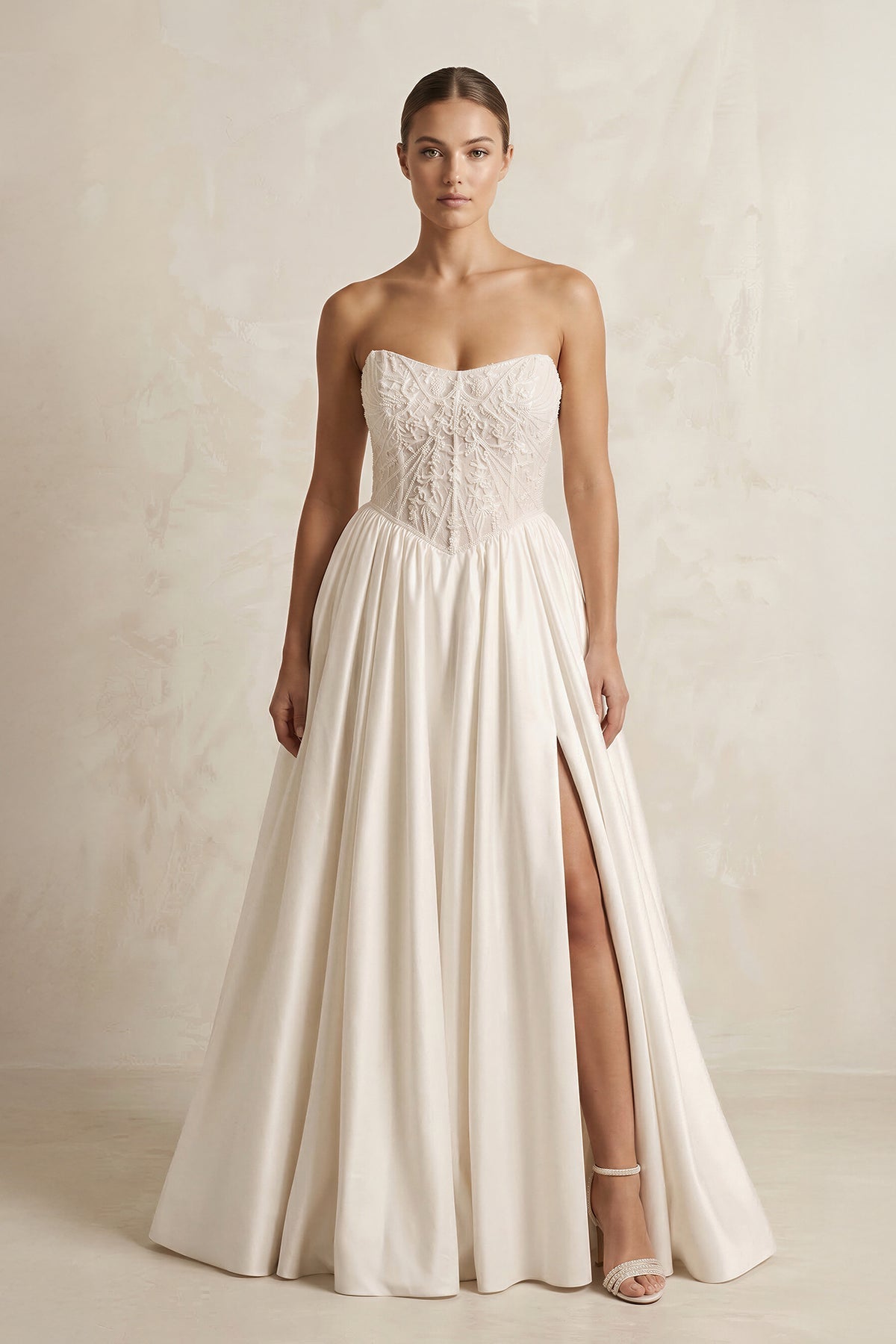 Robe de mariée ivoire trapèze en satin bustier sans manches - Harana
