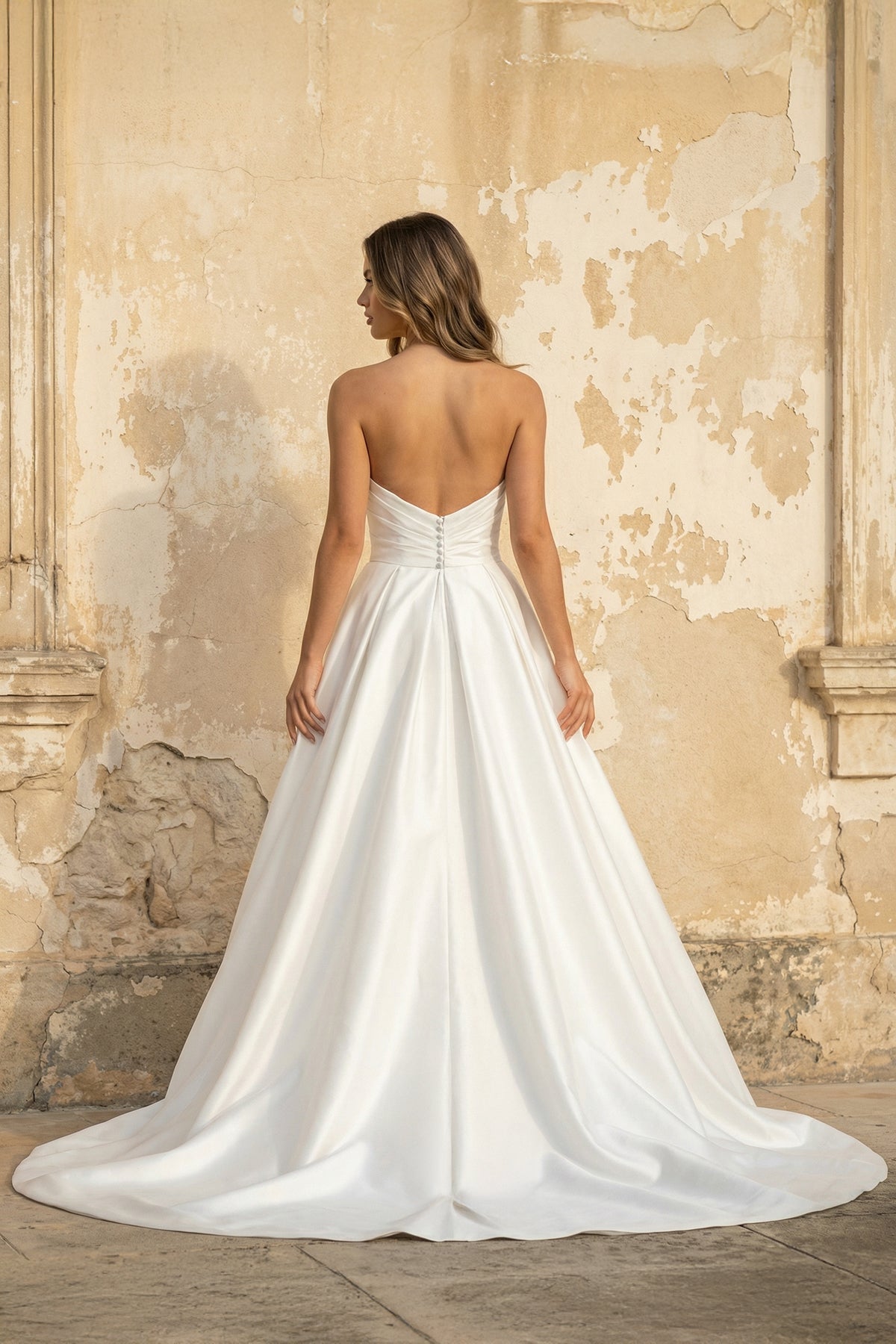 Robe de mariée blanche trapèze en satin bustier sans manches - Harana