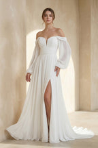 Robe de mariée blanche trapèze mousseline décolleté cœur avec fente manches longues - Harana
